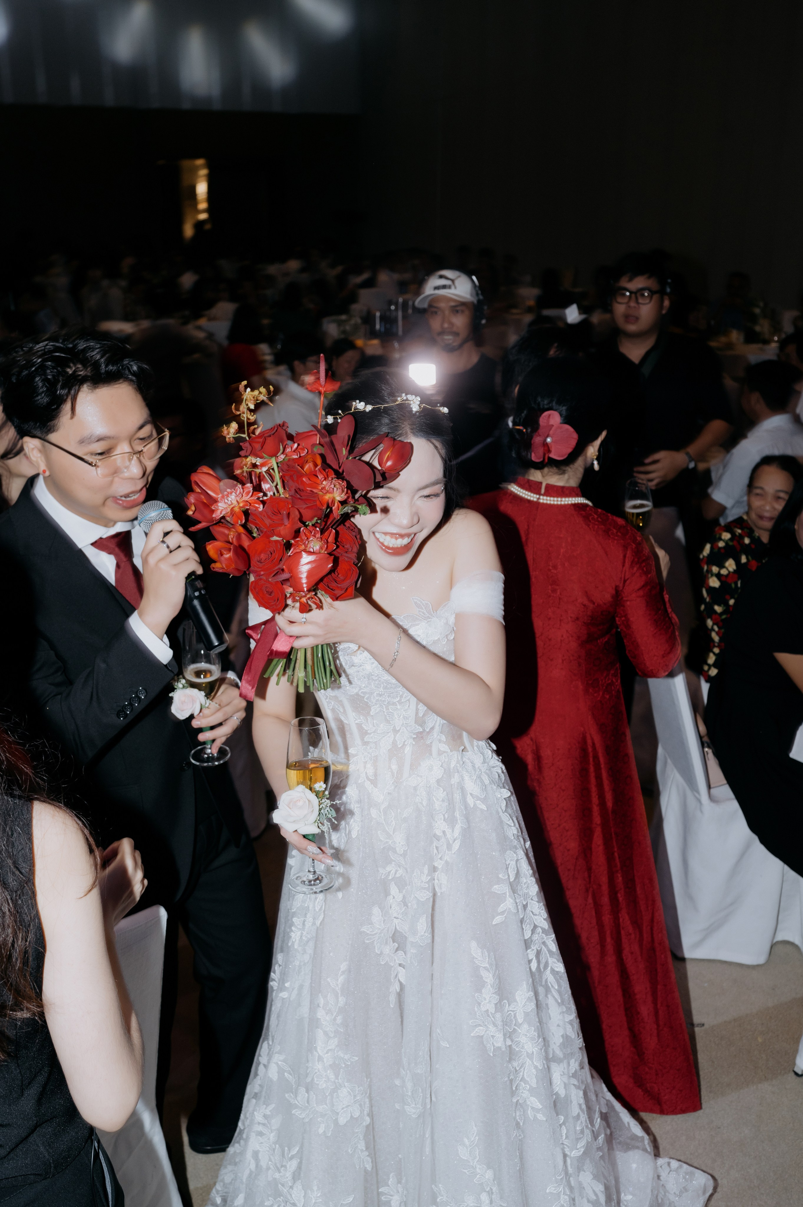 DAT & TU / Wedding Party. Saigon Wedding Present | Art Beyond Moments