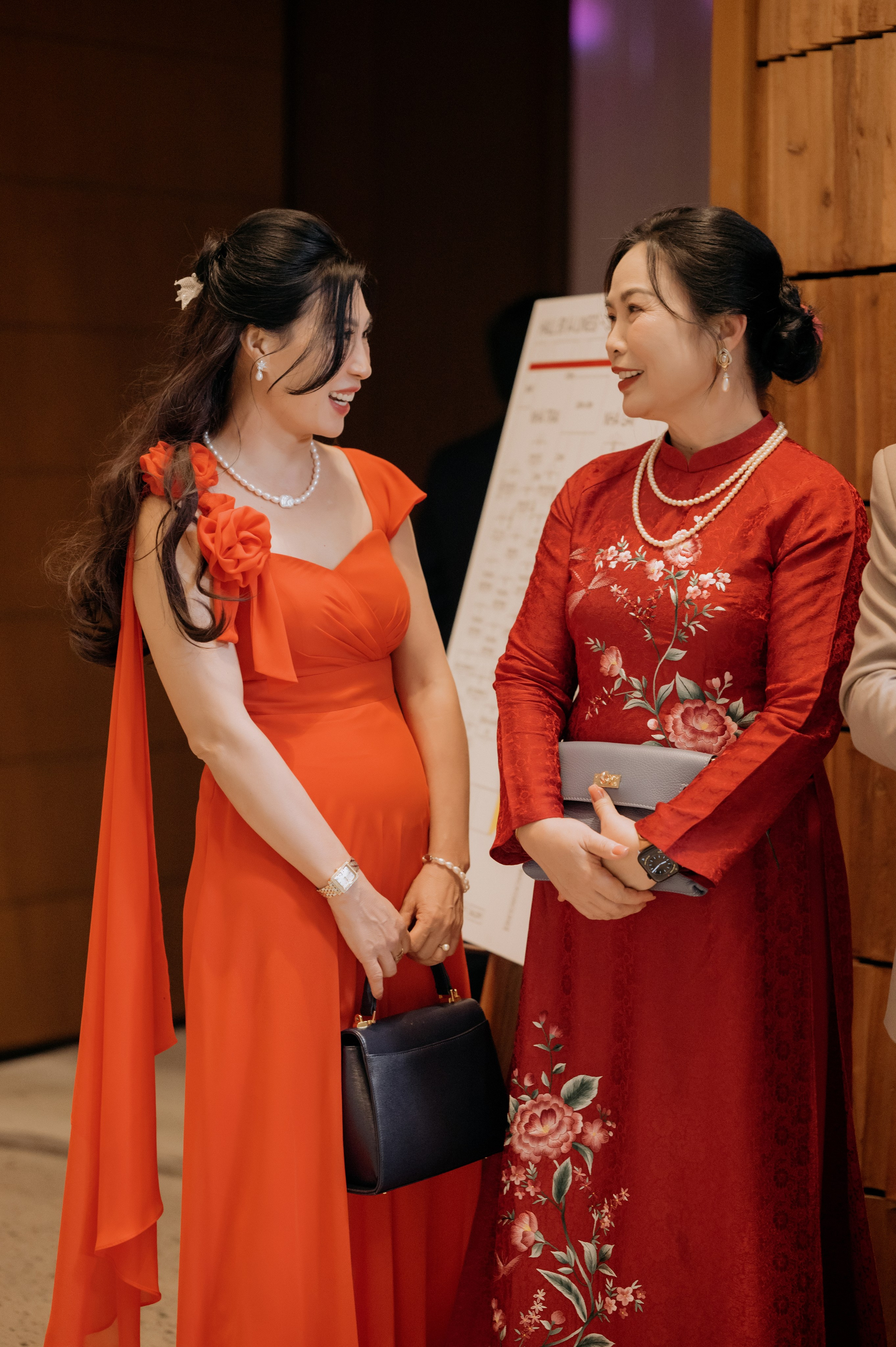 DAT & TU / Wedding Party. Saigon Wedding Present | Art Beyond Moments
