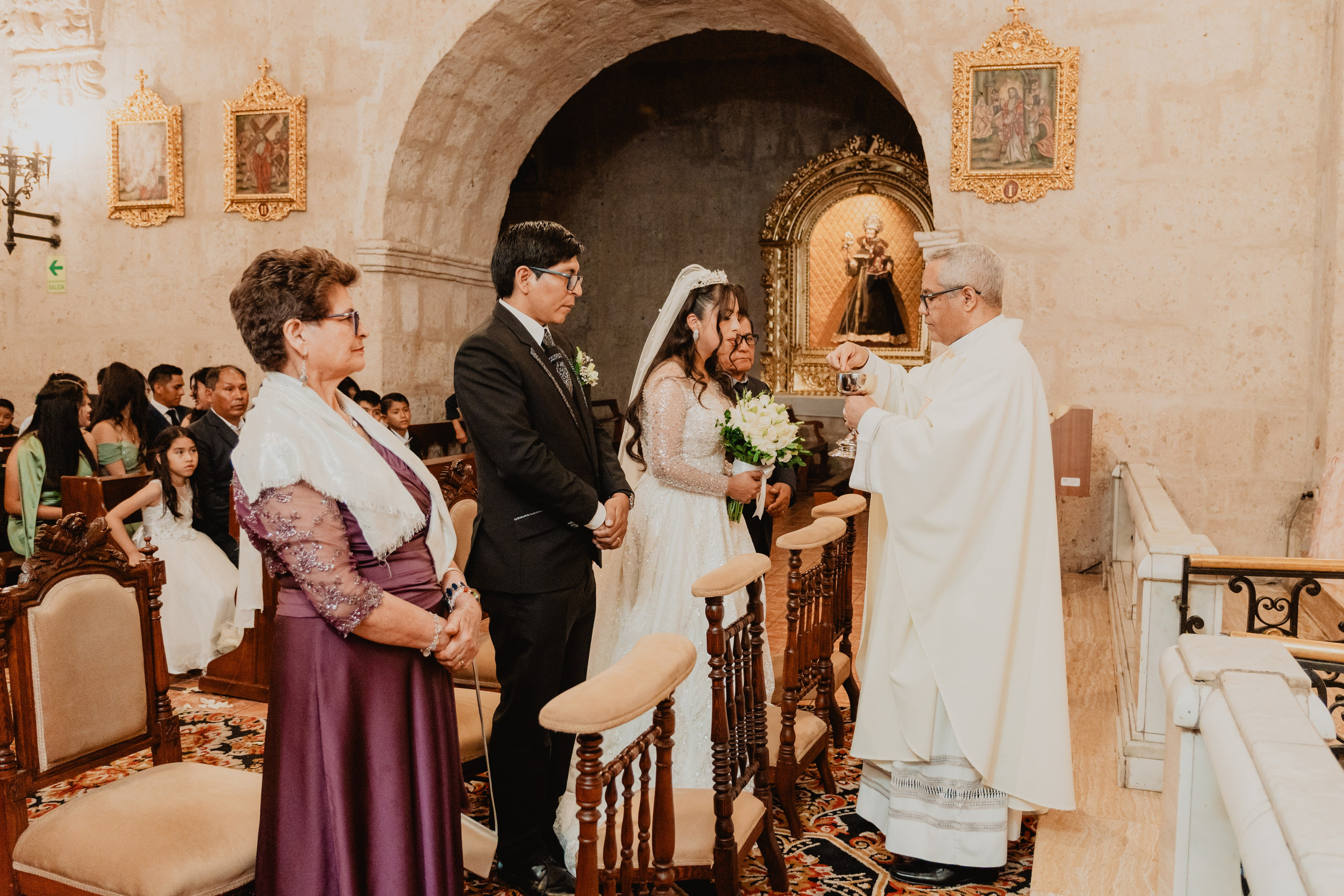 FERNANDO + MARIBEL | BODA RELIGIOSA. Studio KVTA | Fotografía y Video de Bodas en Arequipa