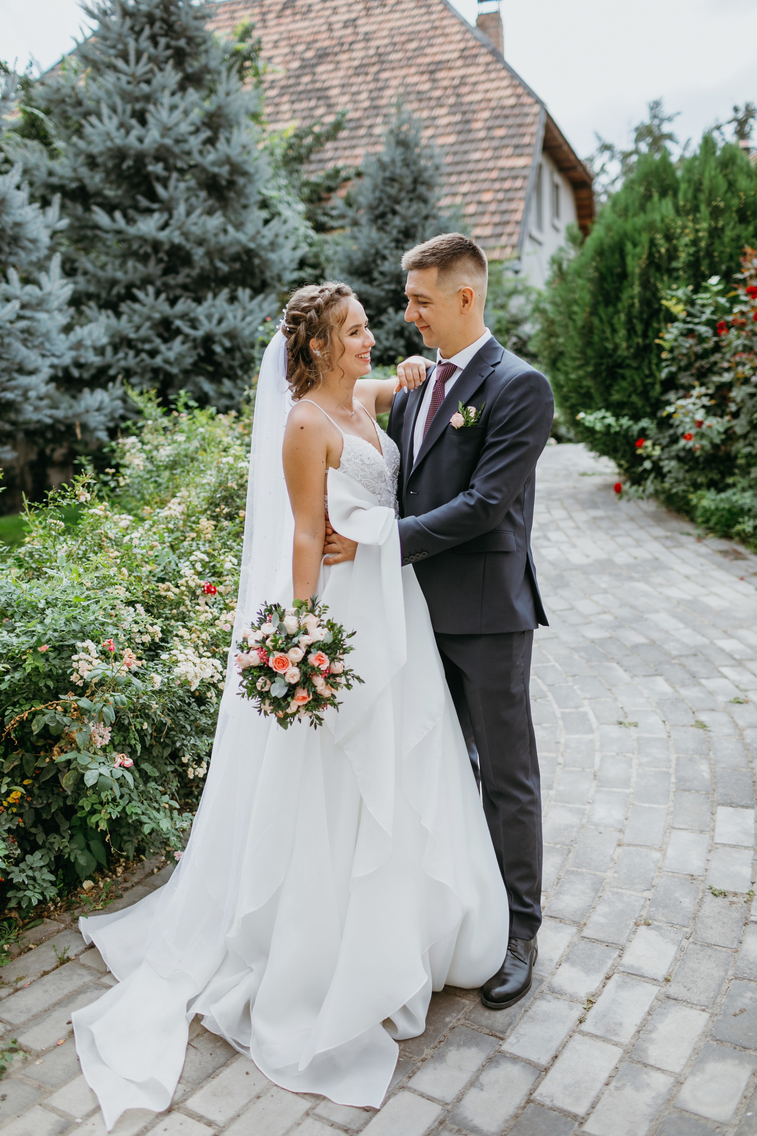 Свадебная фотоссесия для молодоженов в Бишкеке. Фотограф в Бишкеке Оксана Шувалова