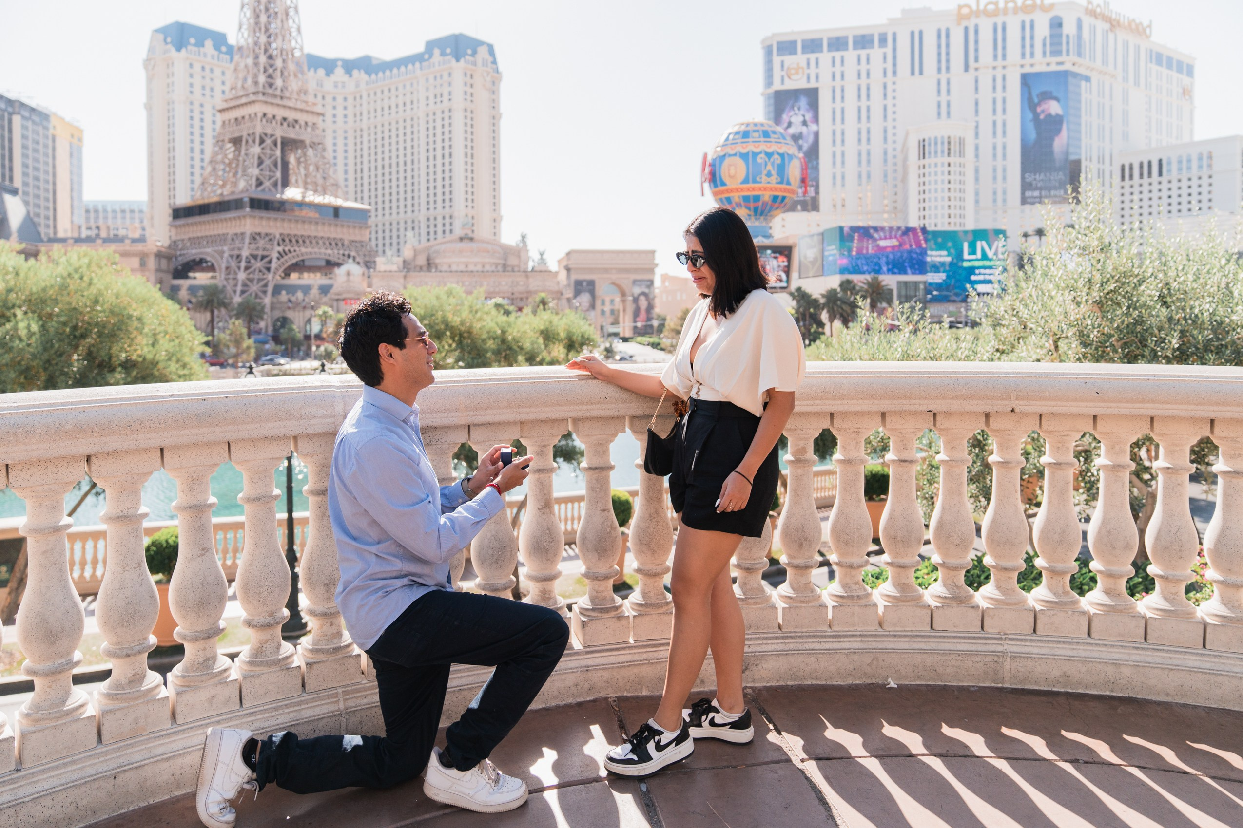 Dani&Lu. Marriage proposal. Wedding & elopement photographer Viktoriya Kravtsov. Las Vegas