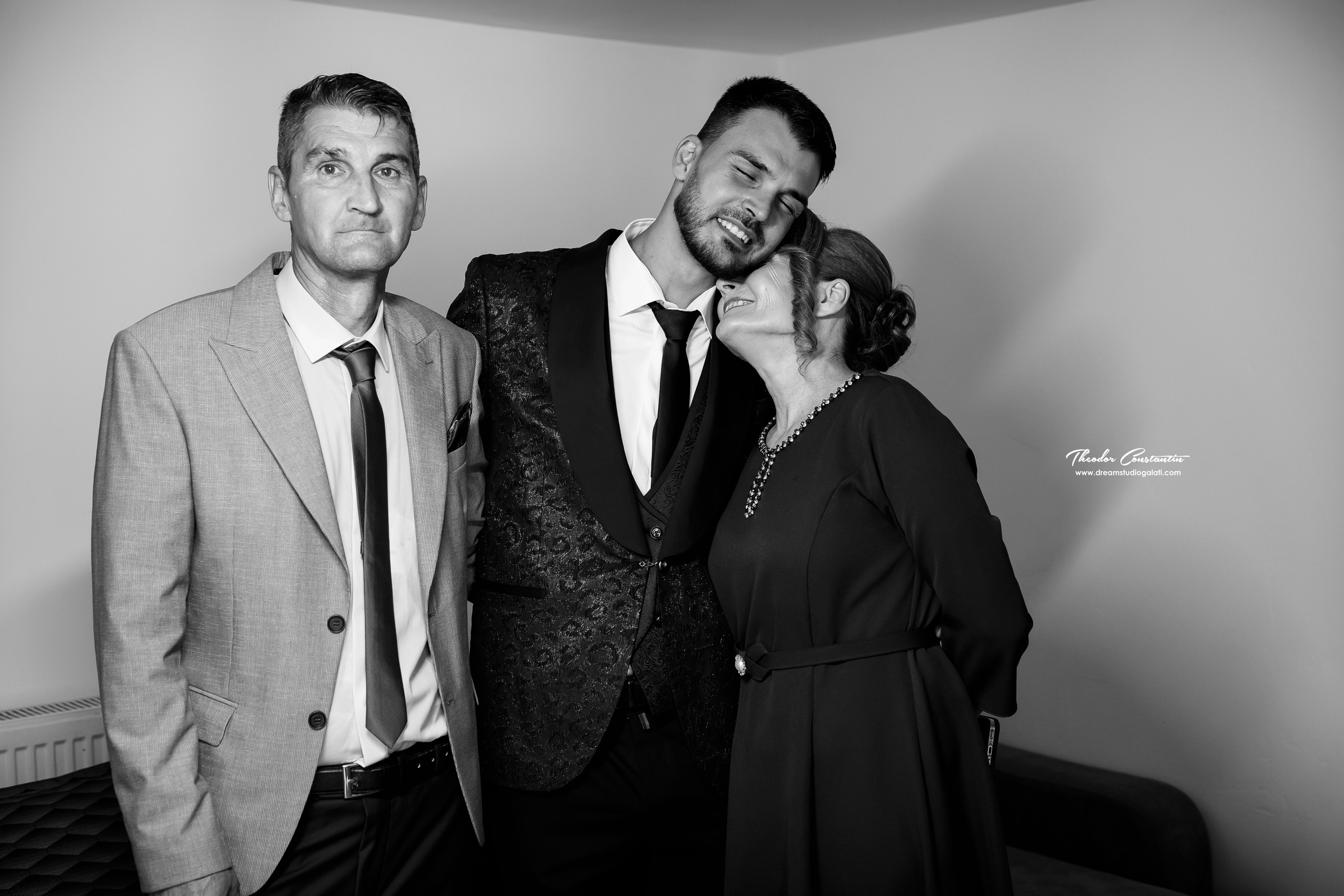 Cadre Interior Nunta. Dream Studio Galați – ședințe foto profesionale pentru familie, portrete și evenimente