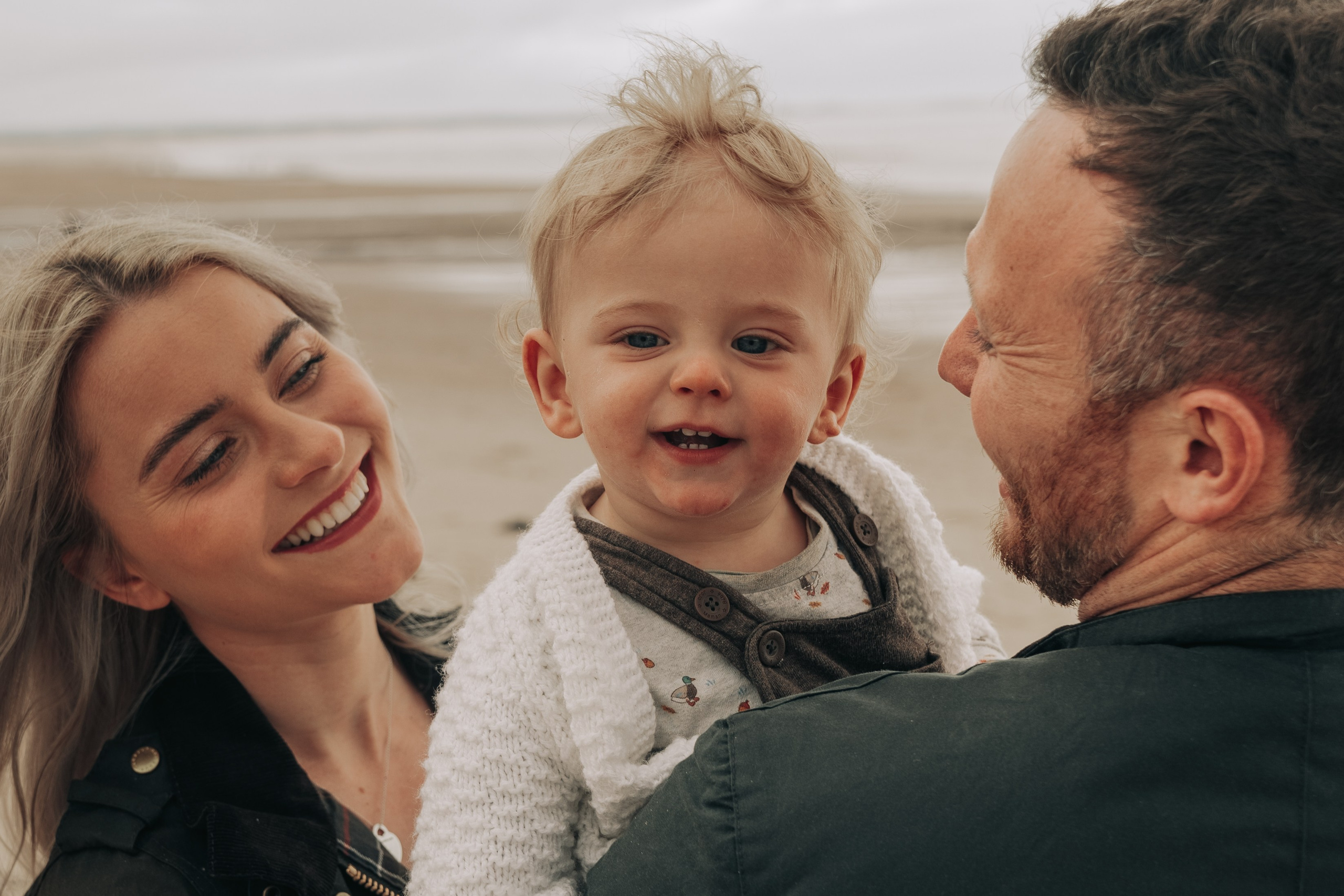 Family photog session at Cresswell Beach, Northumberland. Newcastle Upon Tyne Photographer Yana Balatskaya