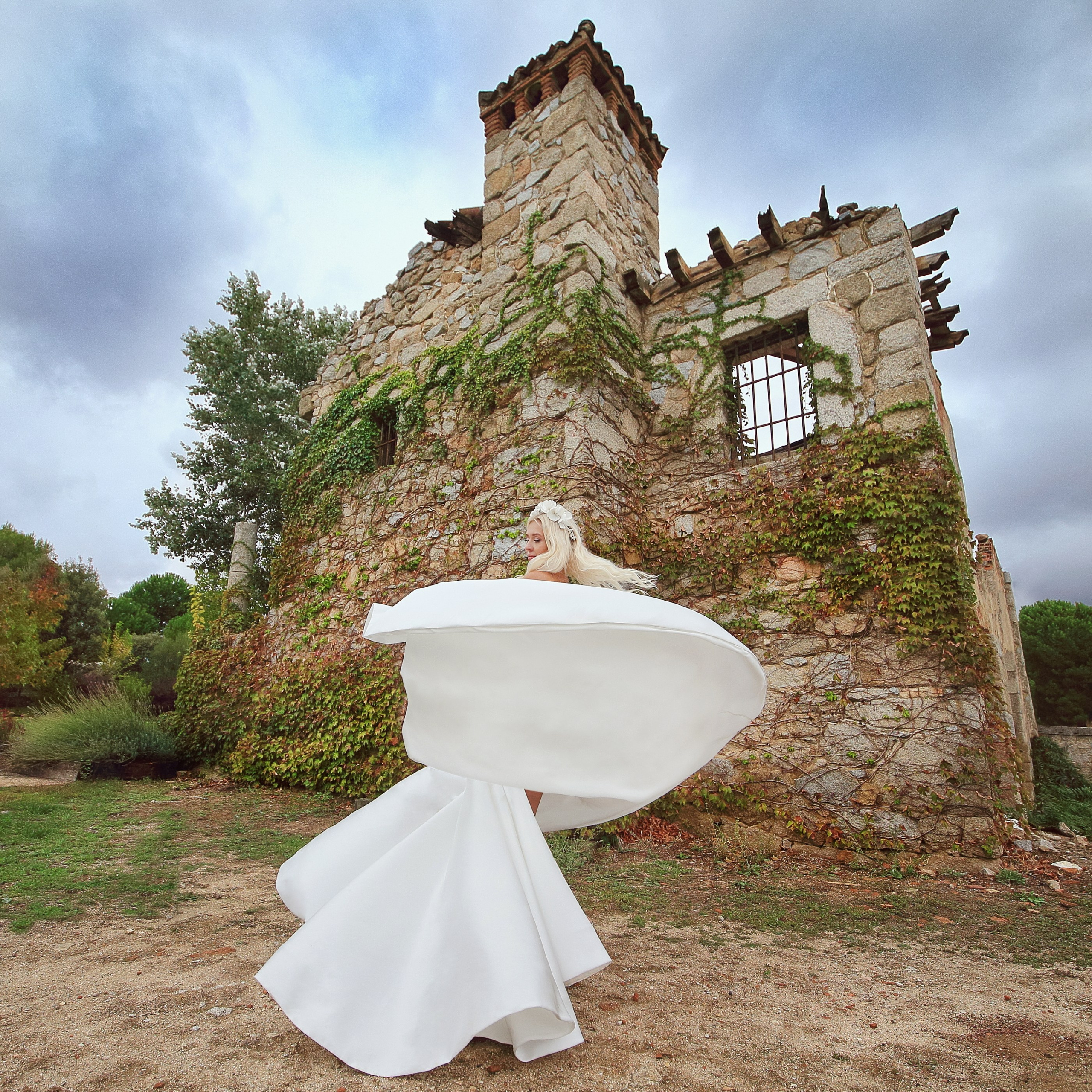 Madrid. Finca El Gasco. Luxury wedding, portrait, family photographer over Europe