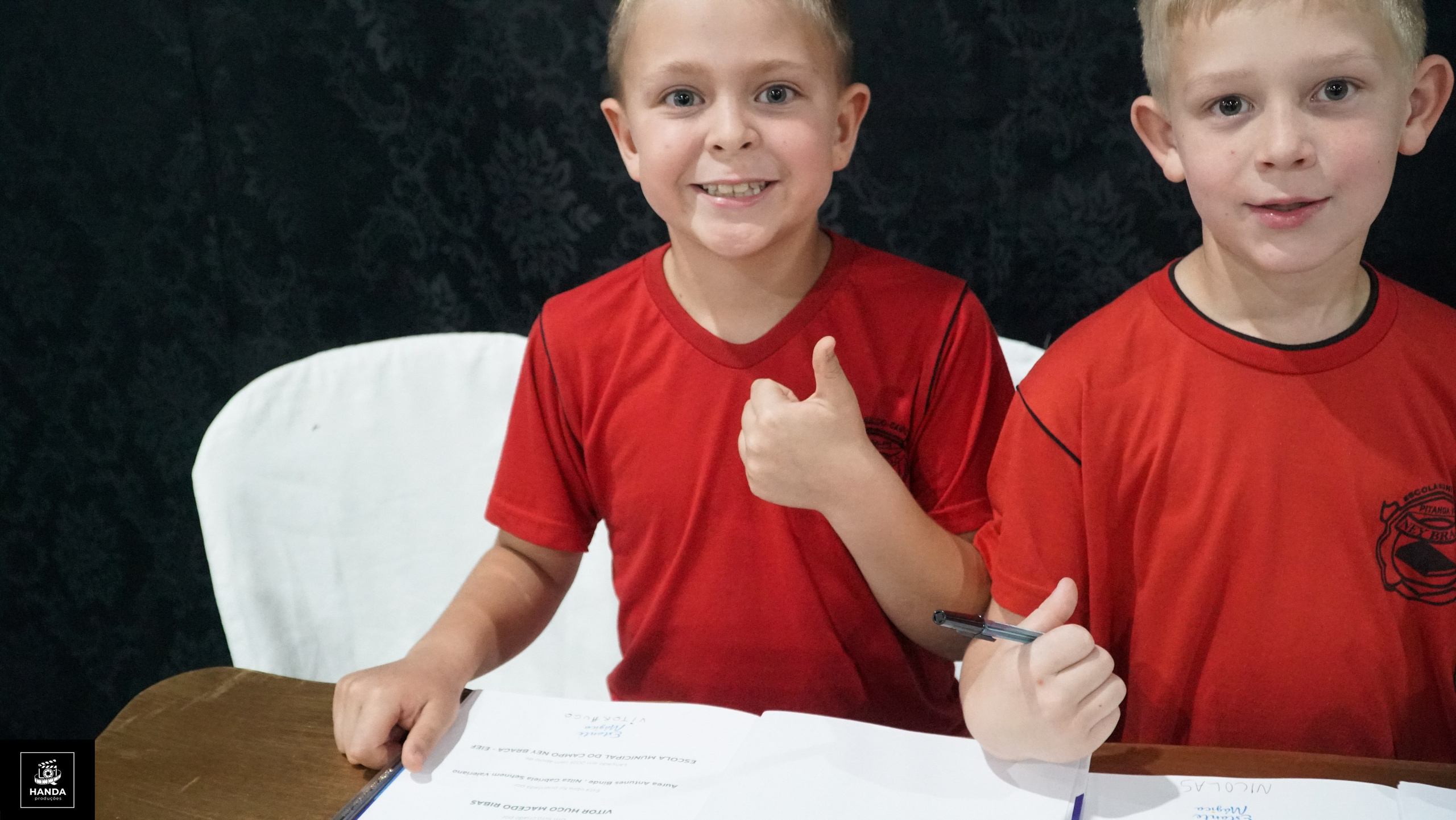Noite autógrafos colégio Aurélio Buarque de Holanda. Handa Produções