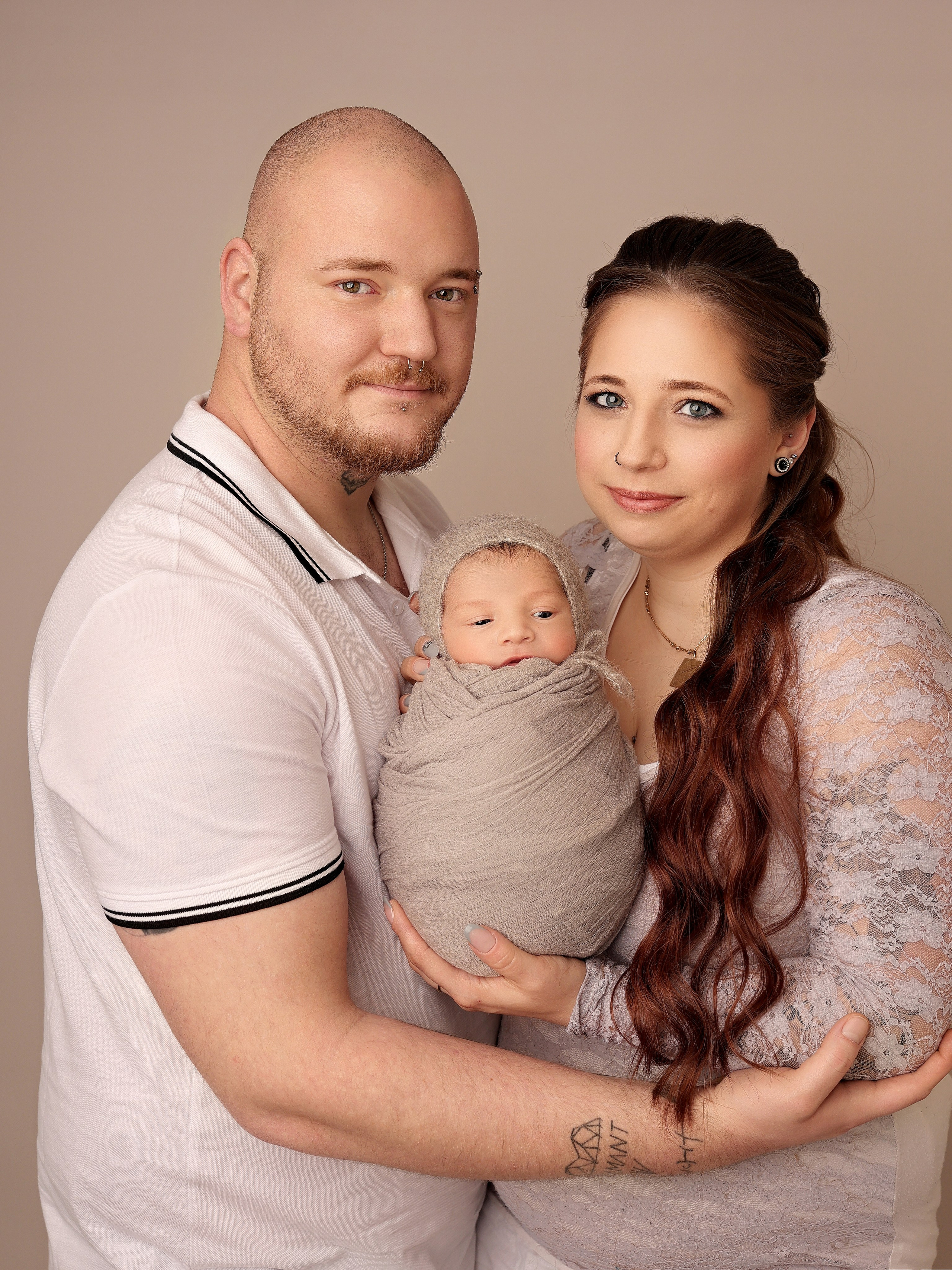 Newborn (Price). Familien- Fotografin in Marienhafe, Aurich, Emden, Norden, Leer