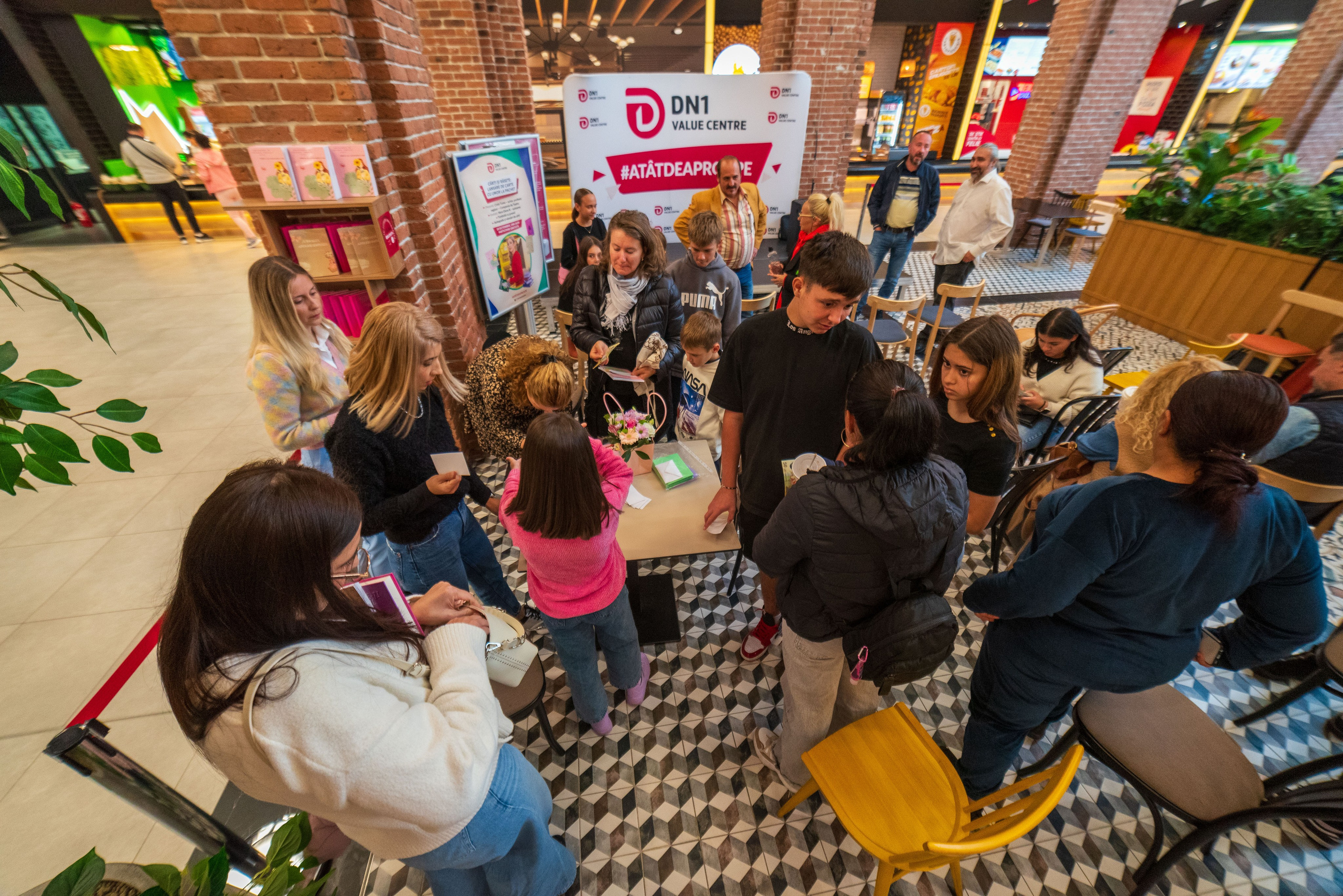 Fotograf corporate, sedinta foto business, pret fotograf corporate, Servicii Profesionale pentru Evenimente de Business, Portrete business, fotografii pentru evenimente organizate de companii, fotografie de produs, Poze business bucuresti, Fotografii profesionale bucuresti, Fotografii portret profesionale, fotograf corporate Bucuresti, Fotografie E-commerce, pret fotograf corporate, fotografie corporate pentru profil web sau reviste, produse comerciale, fotograf hala de productie, evenimentele companiei, fotografii de portret angajati, fotografii echipa, fotografii site, fotografie comerciala.