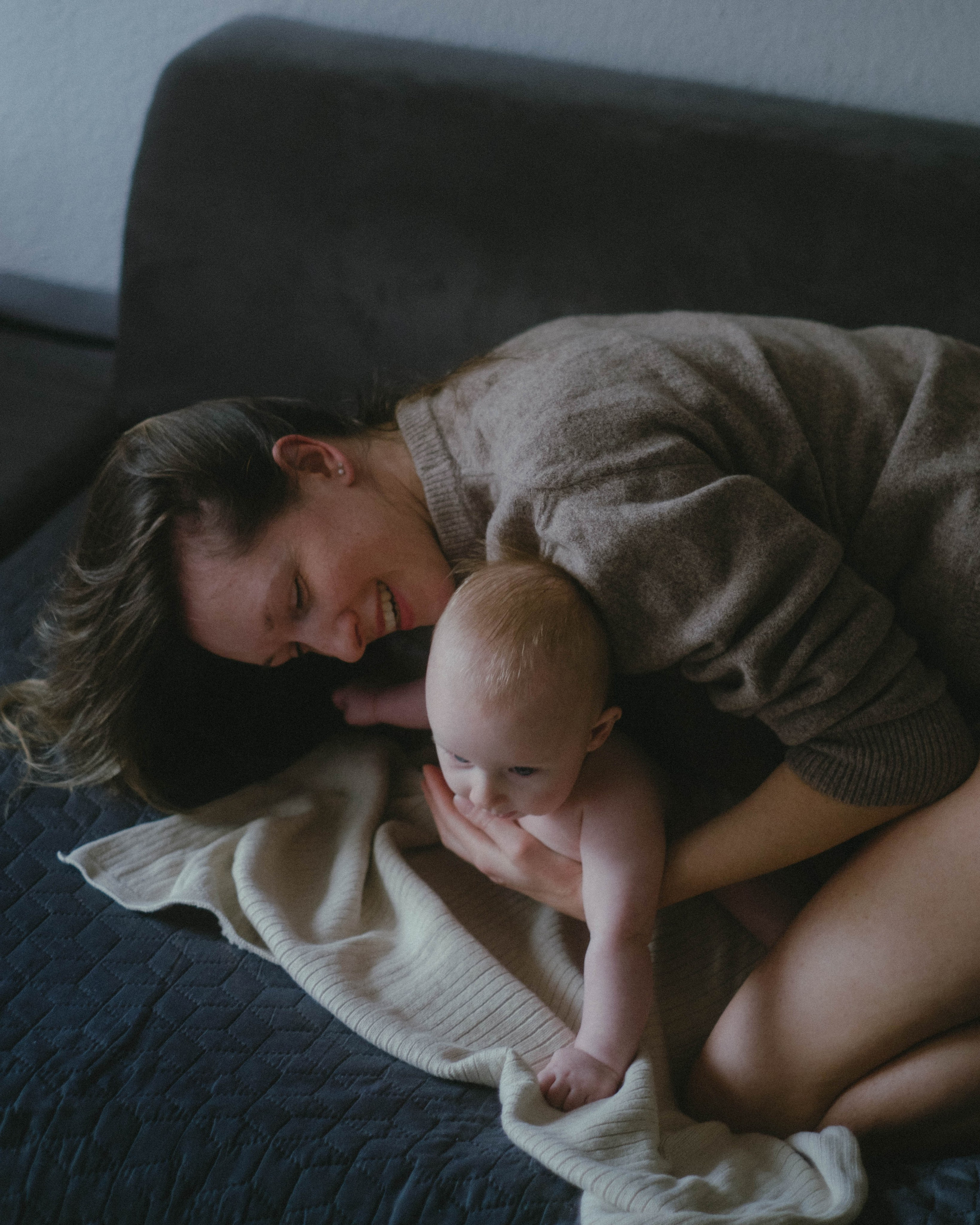 Oksana&Anthony. Authentische Familienfotografie in Köln