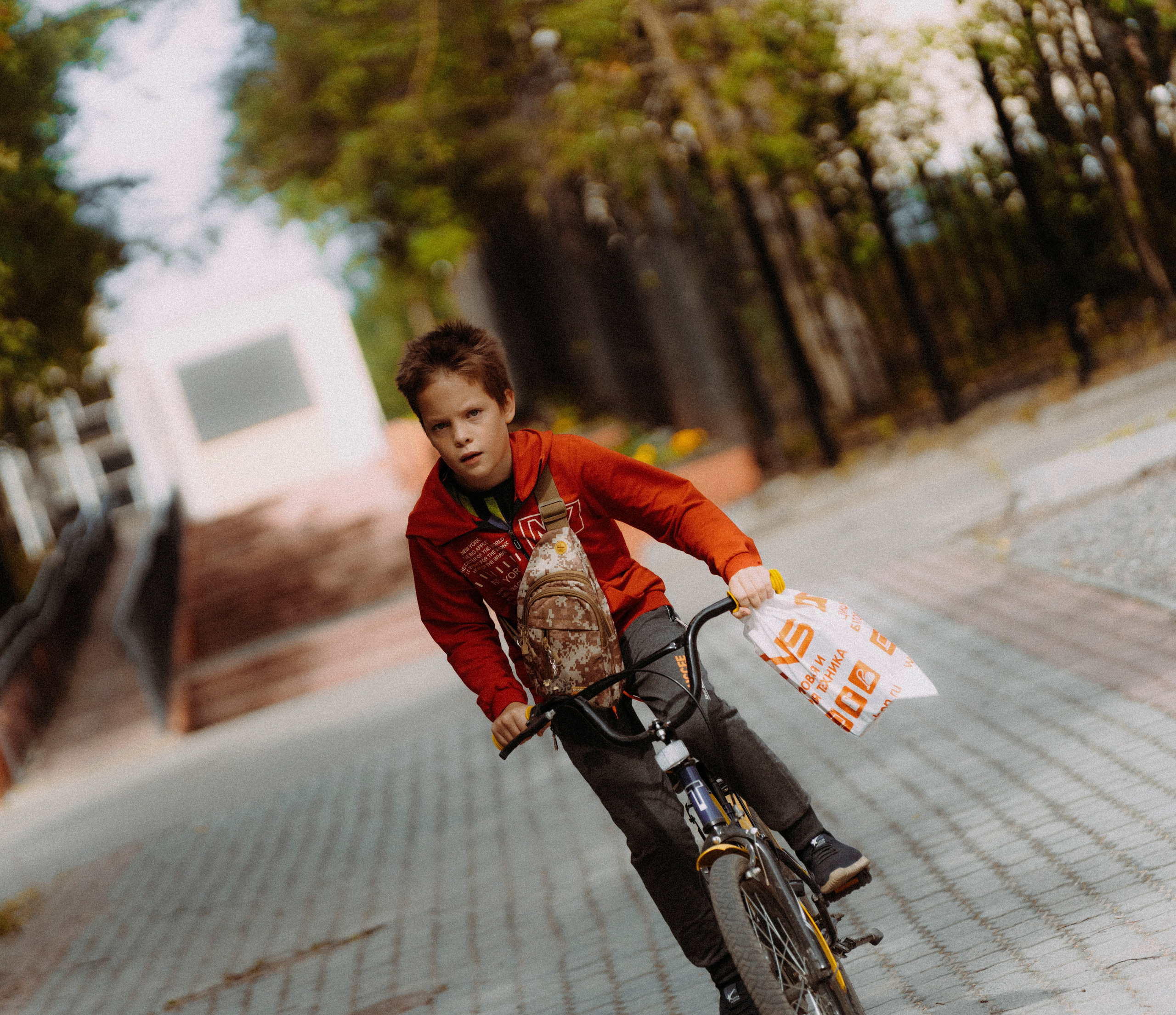 2024. Стрит-фотография, полная абсурда, идиотизма и красоты