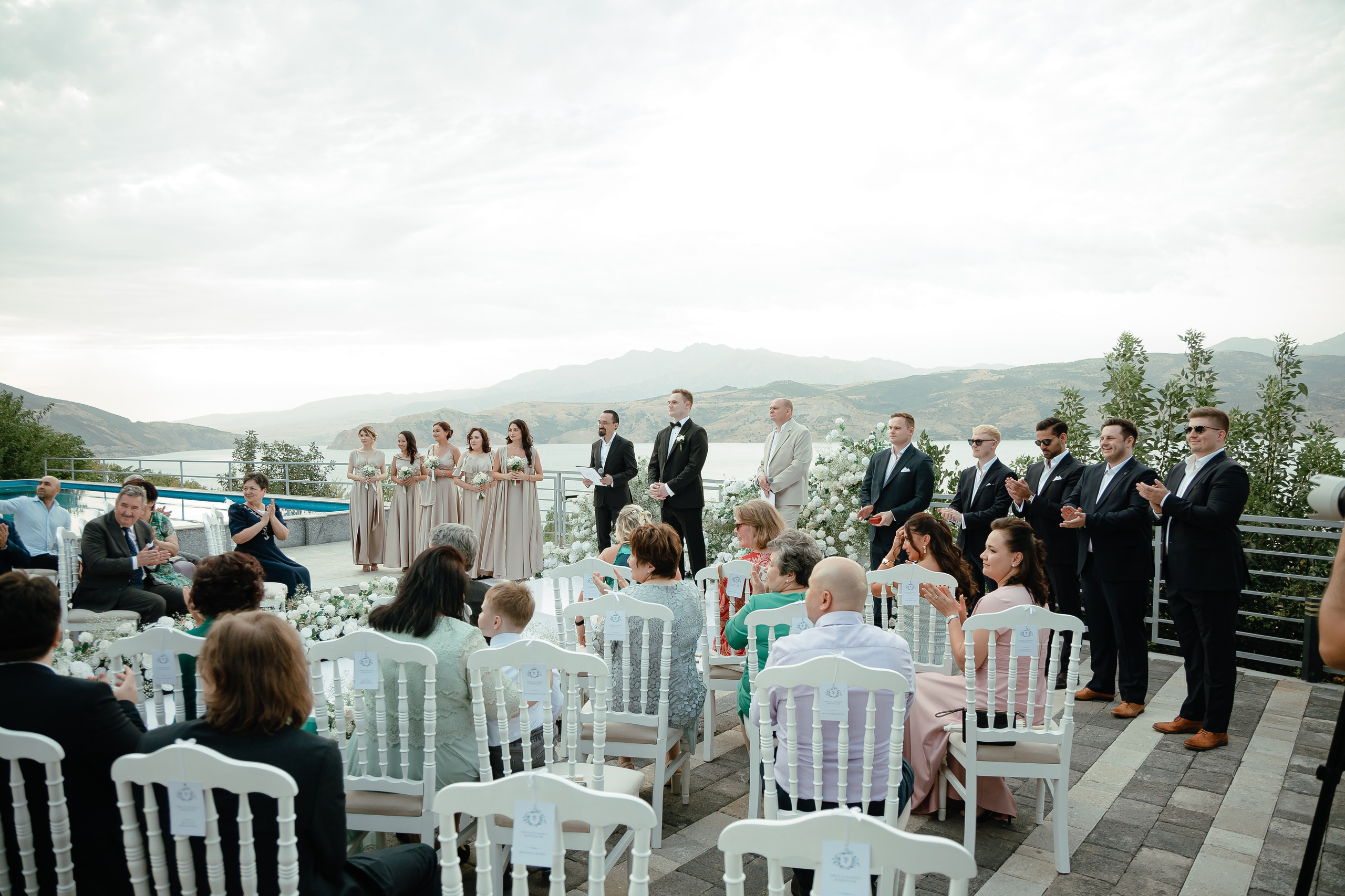 Thomas & Suyumbika. Главная