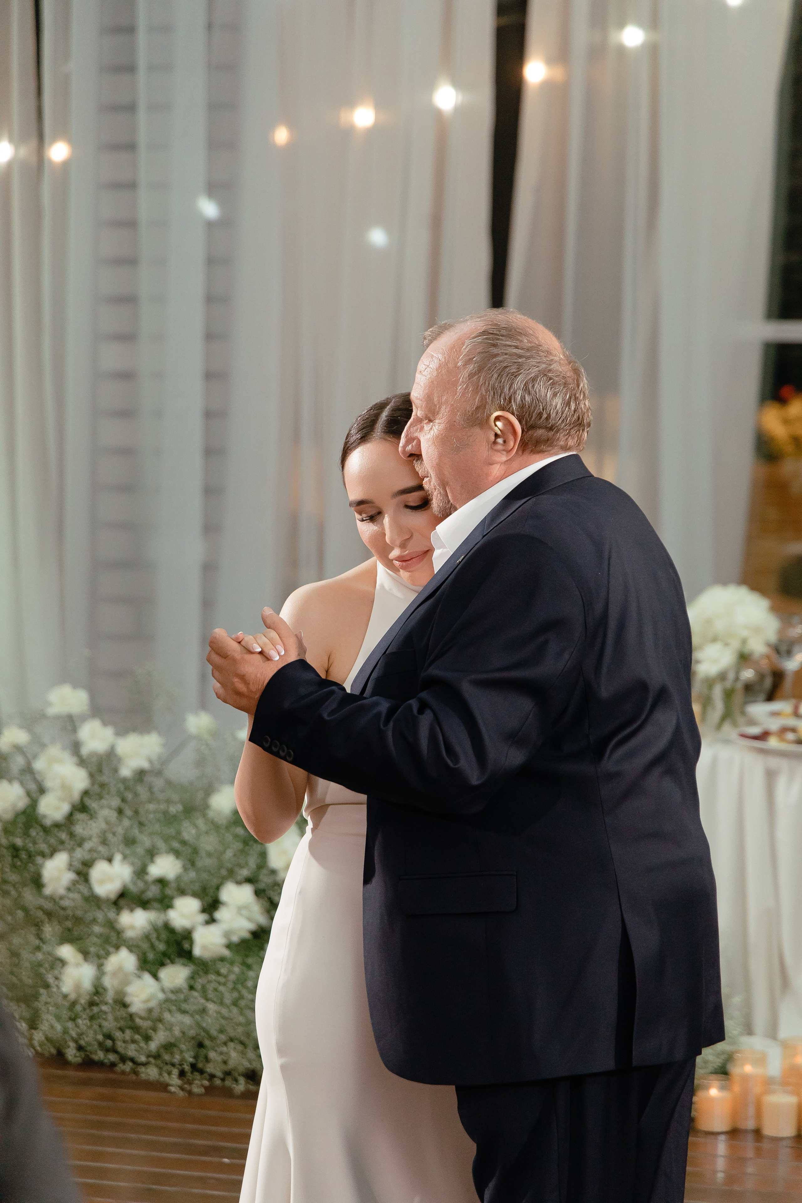 Thomas & Suyumbika. Главная