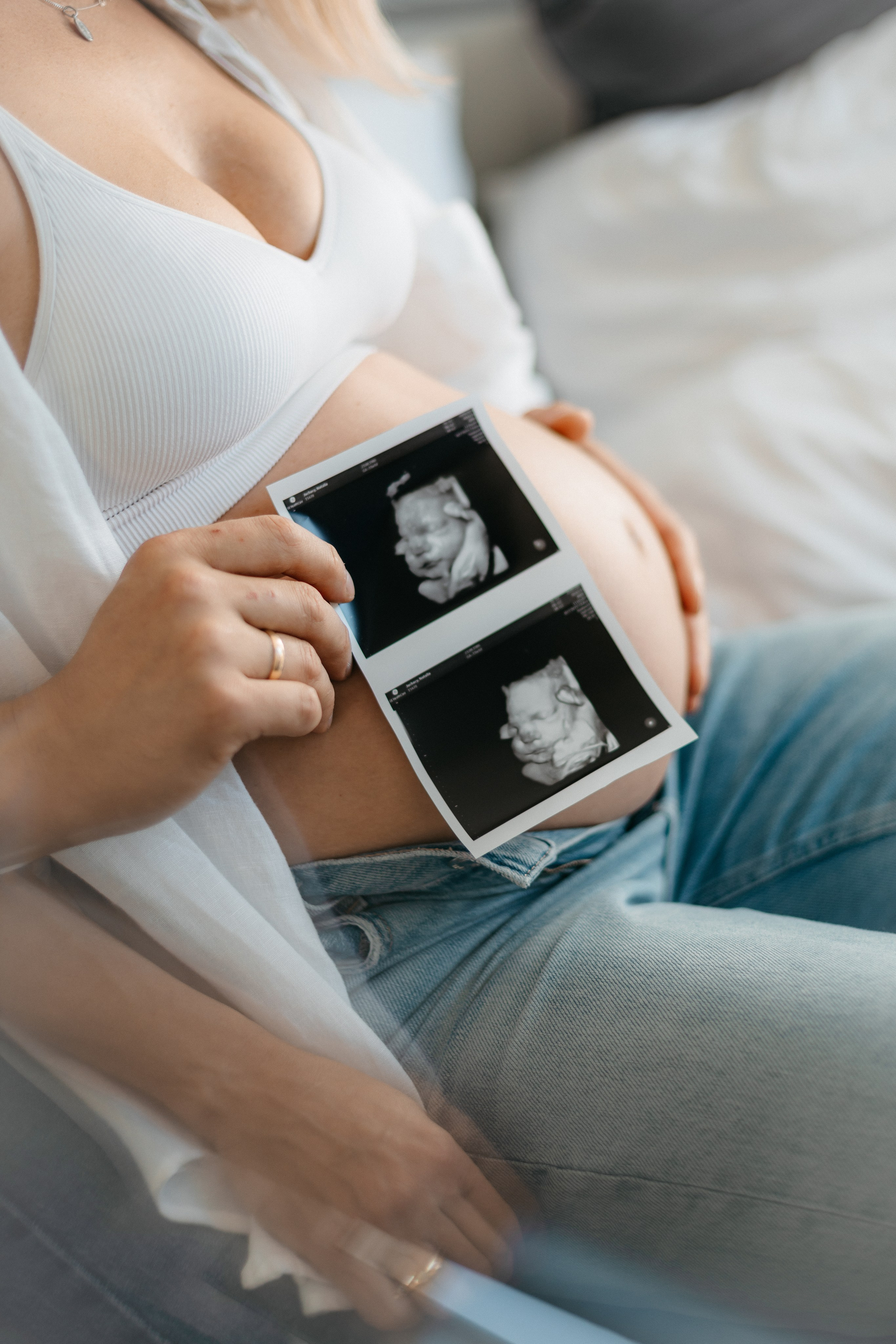 Pełna emocji fotografia sesja ciążowa lifestyle | Natalia Malinowska Fotografia | Augustów Warszawa. Natalia Malinowska Fotografia | Fotograf ślubny i rodzinny Augustów Warszawa