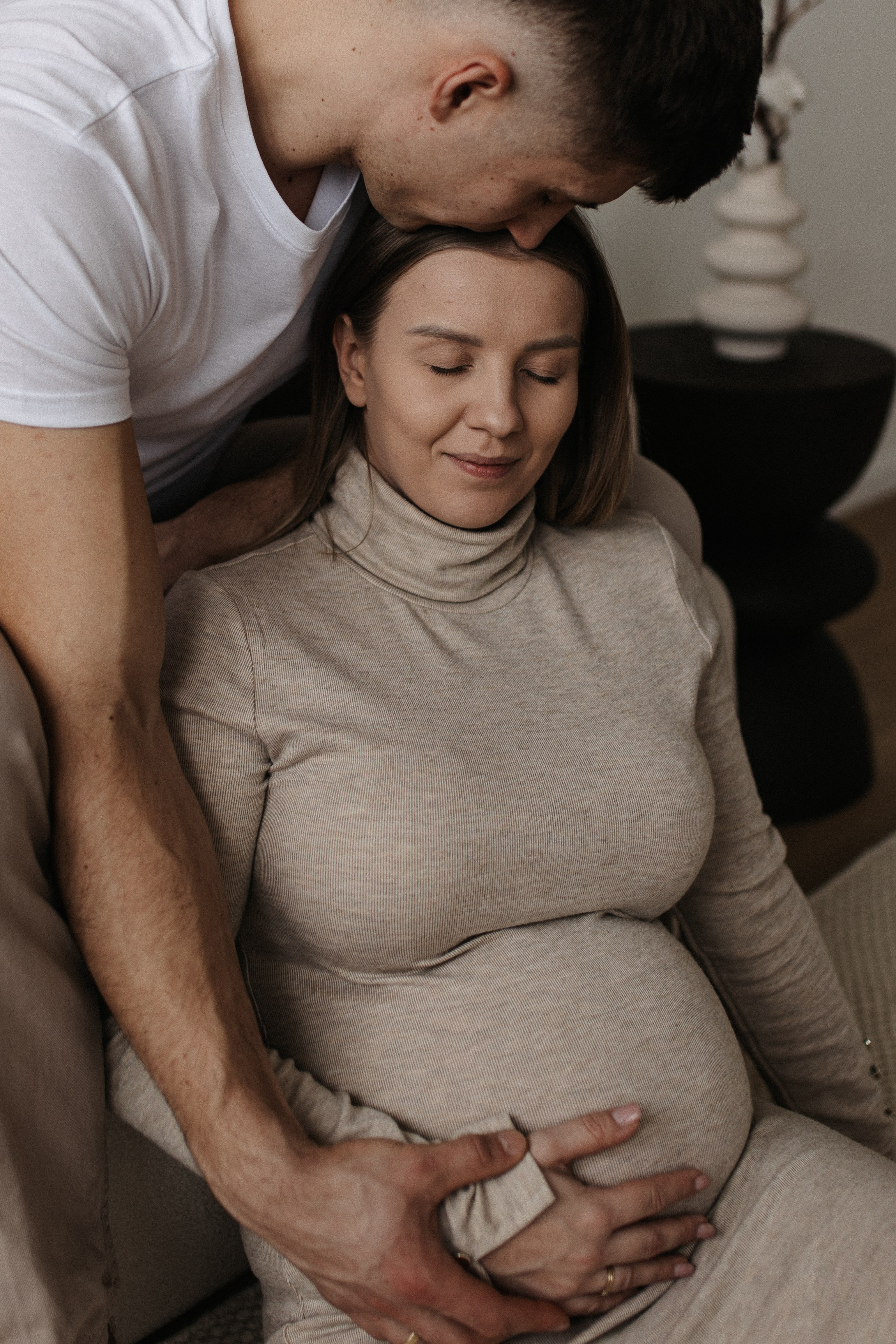 Pełna emocji fotografia sesja ciążowa lifestyle | Natalia Malinowska Fotografia | Augustów Warszawa. Natalia Malinowska Fotografia | Fotograf ślubny i rodzinny Augustów Warszawa