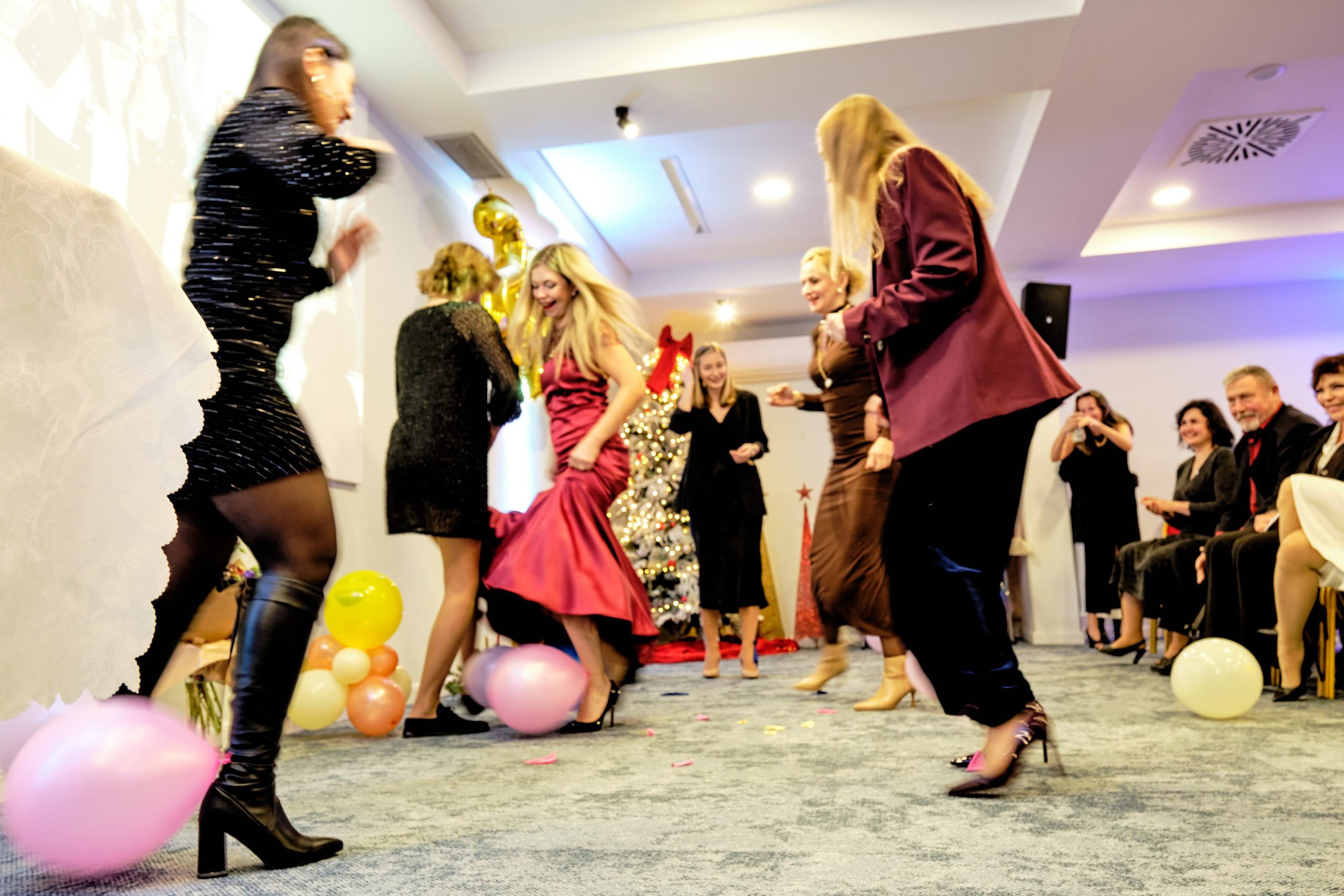 Фоторепортаж з благодійного Новорічного балу у Чорногорії. Портретний фотограф Альона Новгородцева