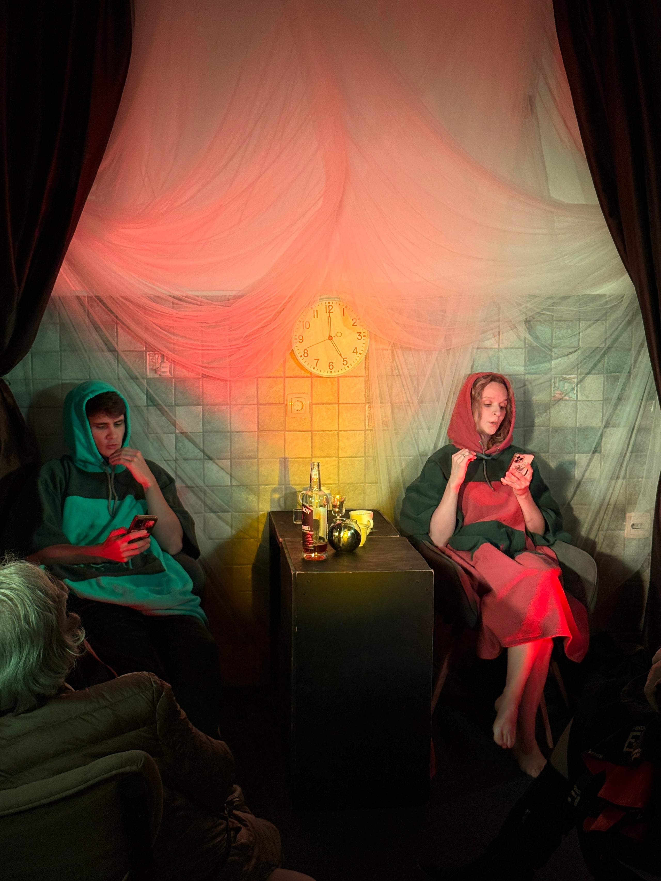 Фоторепортаж вистави у Будві. Портретний фотограф Альона Новгородцева