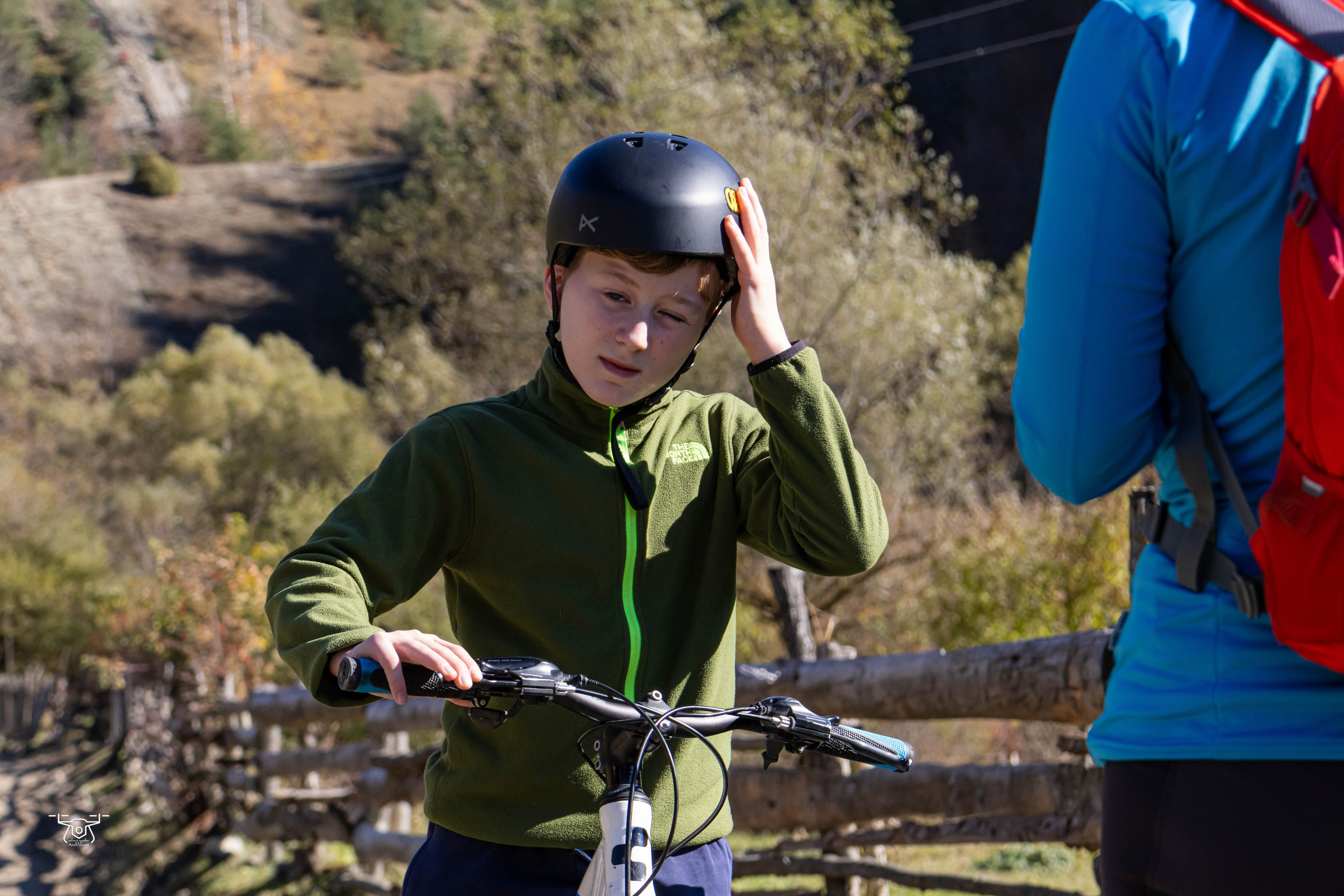 შემოდგომის ველოტური ატენის ხეობაში კავკასიის ველო ქსელთან ერთად. FramefreeMan