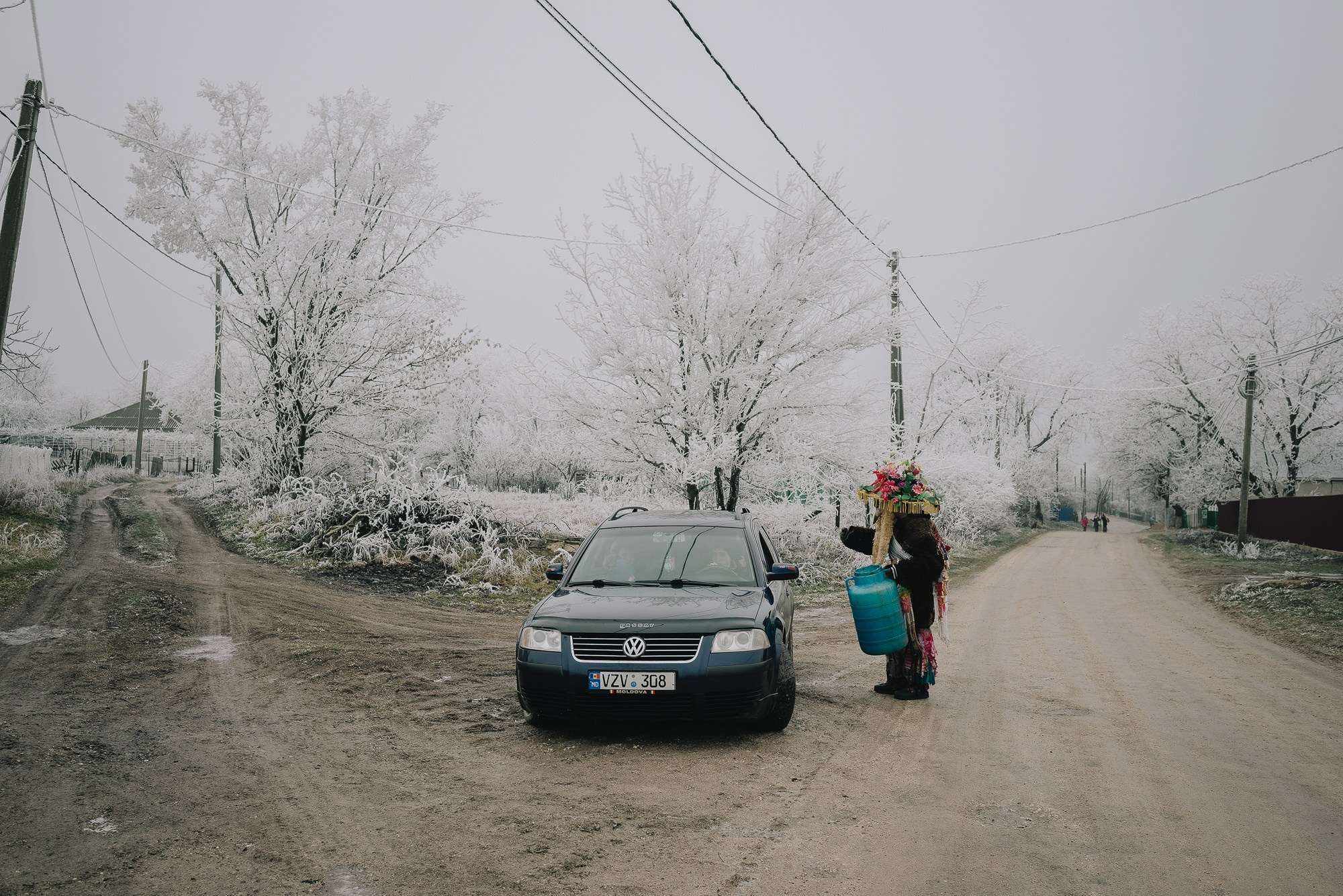 Malanca is a spectacular folk tradition, especially common in the communities of northern Moldova and Bukovina, with deep roots in New Year’s customs. It usually takes place on the night of December 31st to January 1st and marks the transition between years through a blend of folk theater, traditional costumes, music, dance, and humor.Participants – known as malancari – dress up as symbolic characters, often inspired by mythology, history, or rural life: death, the soldier, the bride, the bear, the gypsy, the devil, the old man, and many more. They go from house to house or take part in organized village parades, accompanied by drums, flutes, and distinctive sounds. The message behind it is to chase away evil and attract good fortune, fertility, and abundance in the new year.In some areas, Malanca has evolved into a true display of folk art, with groups preparing costumes, scripts, and music months in advance. It is an authentic way of preserving cultural identity and celebrating community spirit.