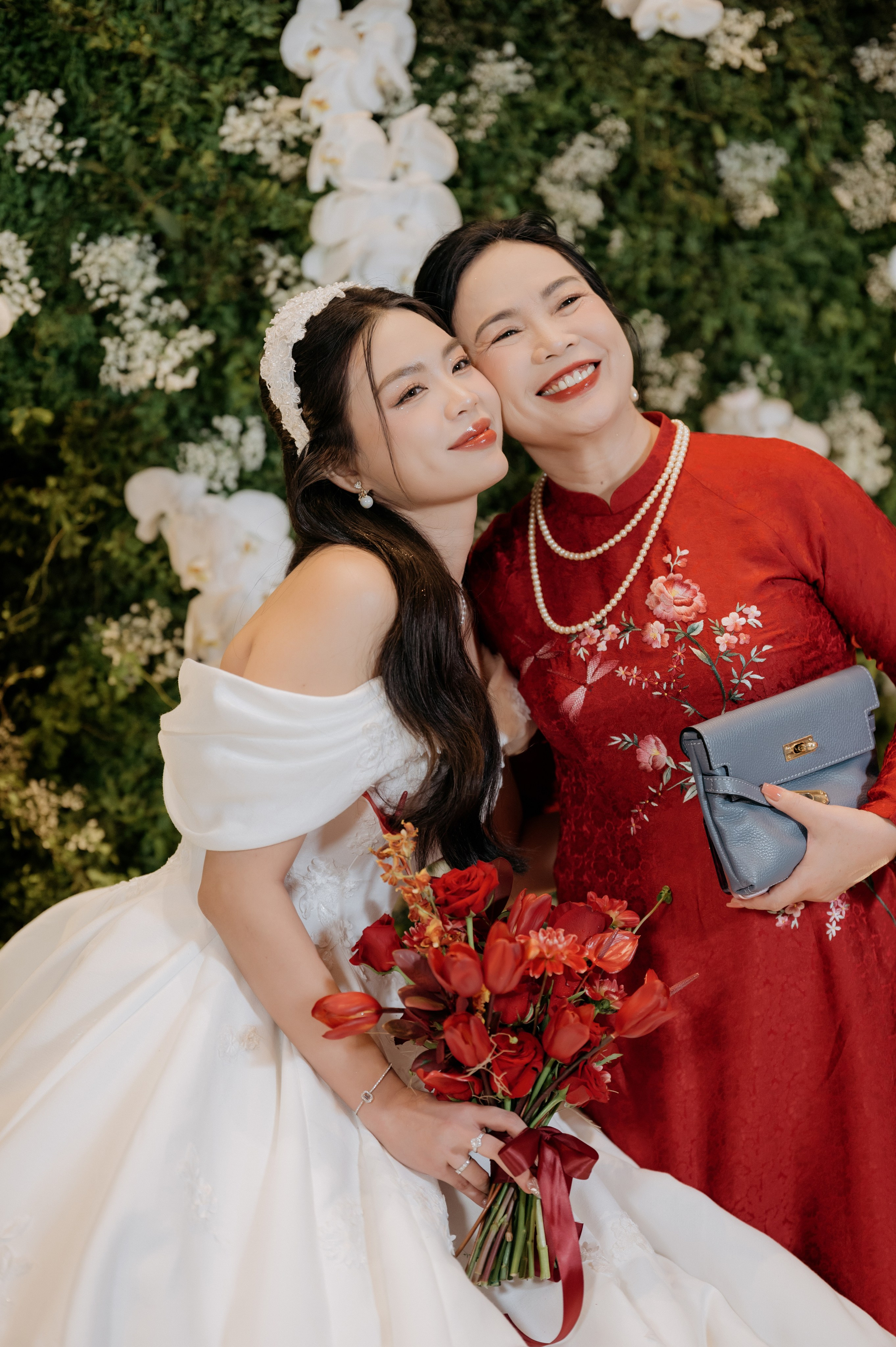 DAT & TU / Wedding Party. Saigon Wedding Present | Art Beyond Moments