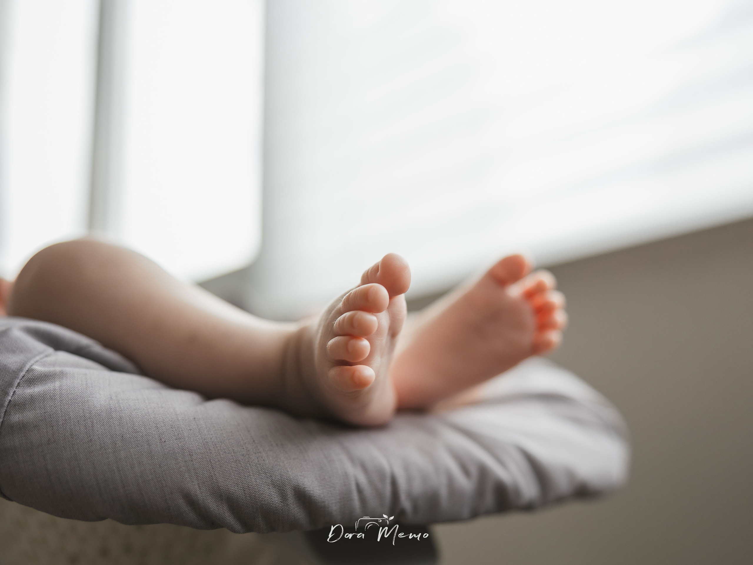 A close-up of the baby during a Shanghai family photoshoot.