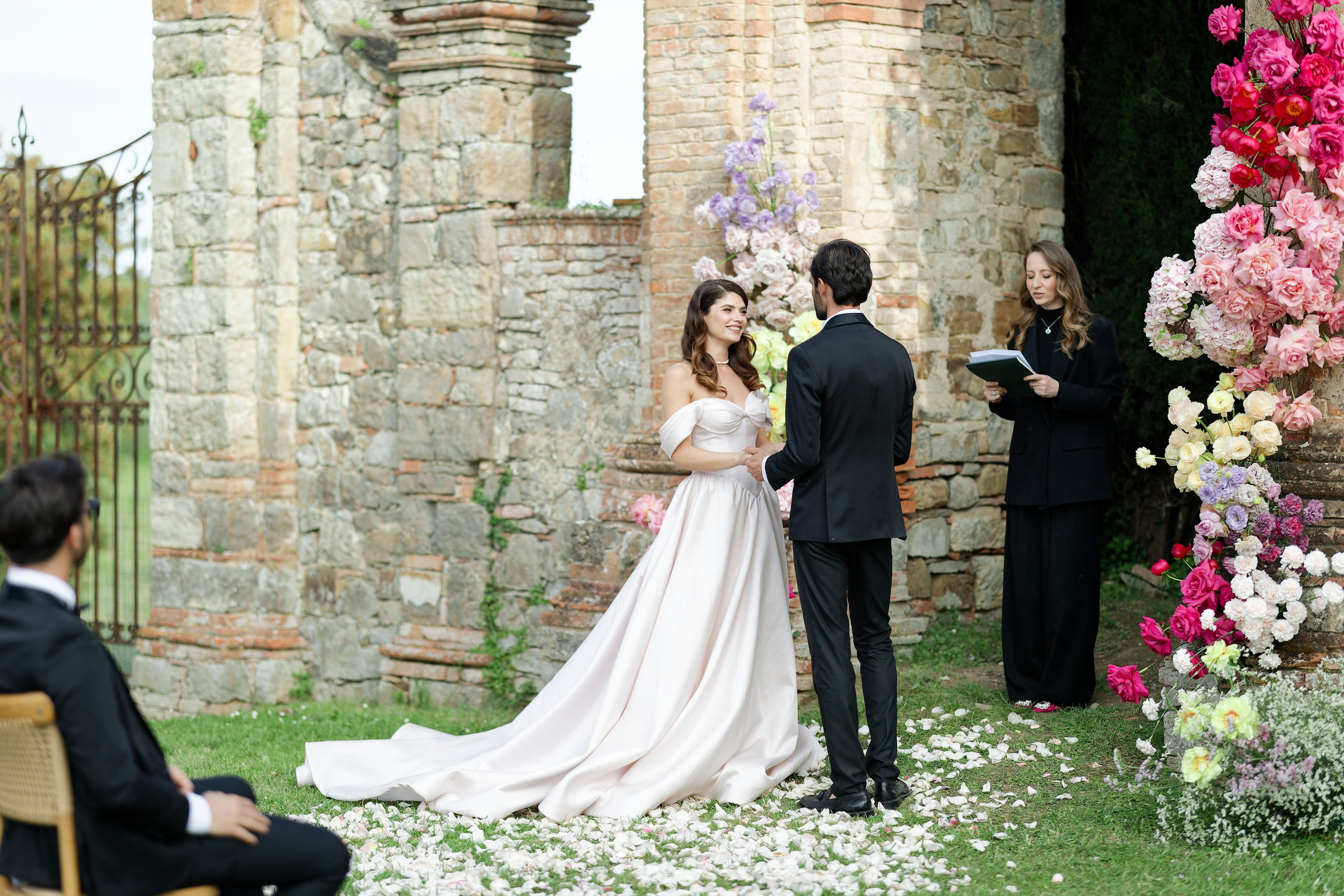 Wedding editorial at Villa di Geggiano, Tuscany, Italy