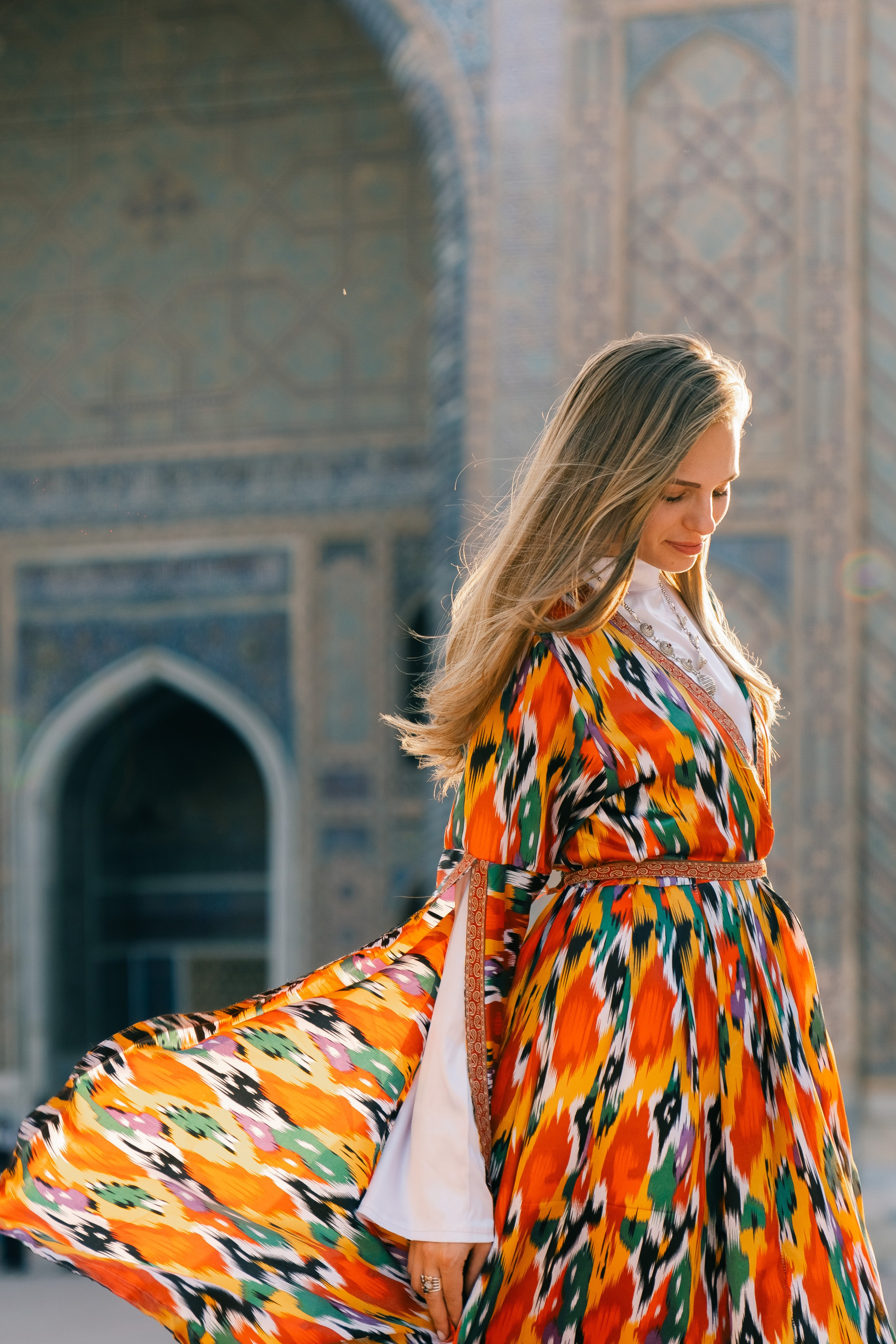 Аренда длинных узбекских платьев для фото. Фотограф в Узбекистане и Самарканде Джасур Марупов