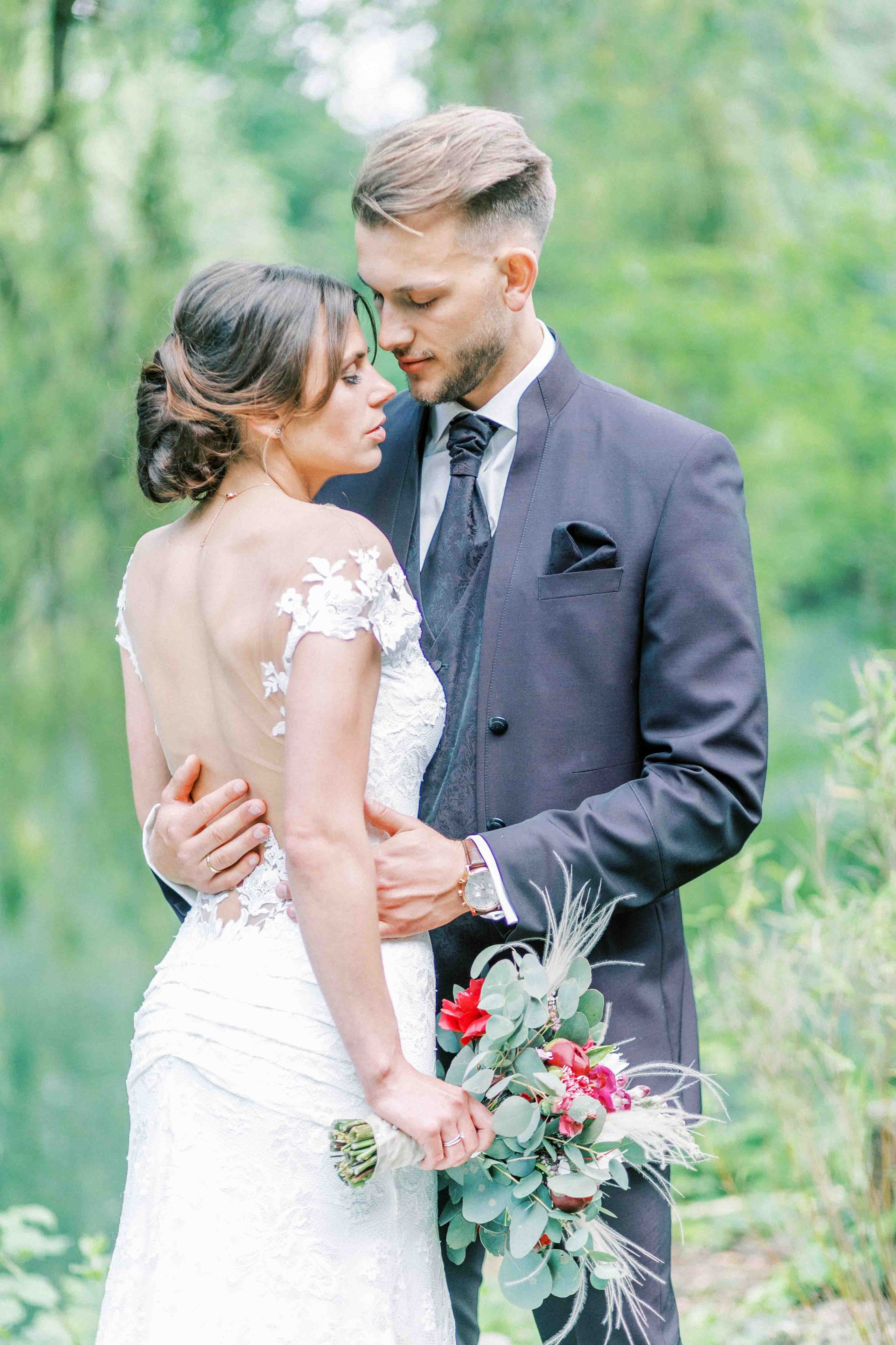 landhaus brautpaar bei hochzeit am landhaus am see garbsen see garbsen