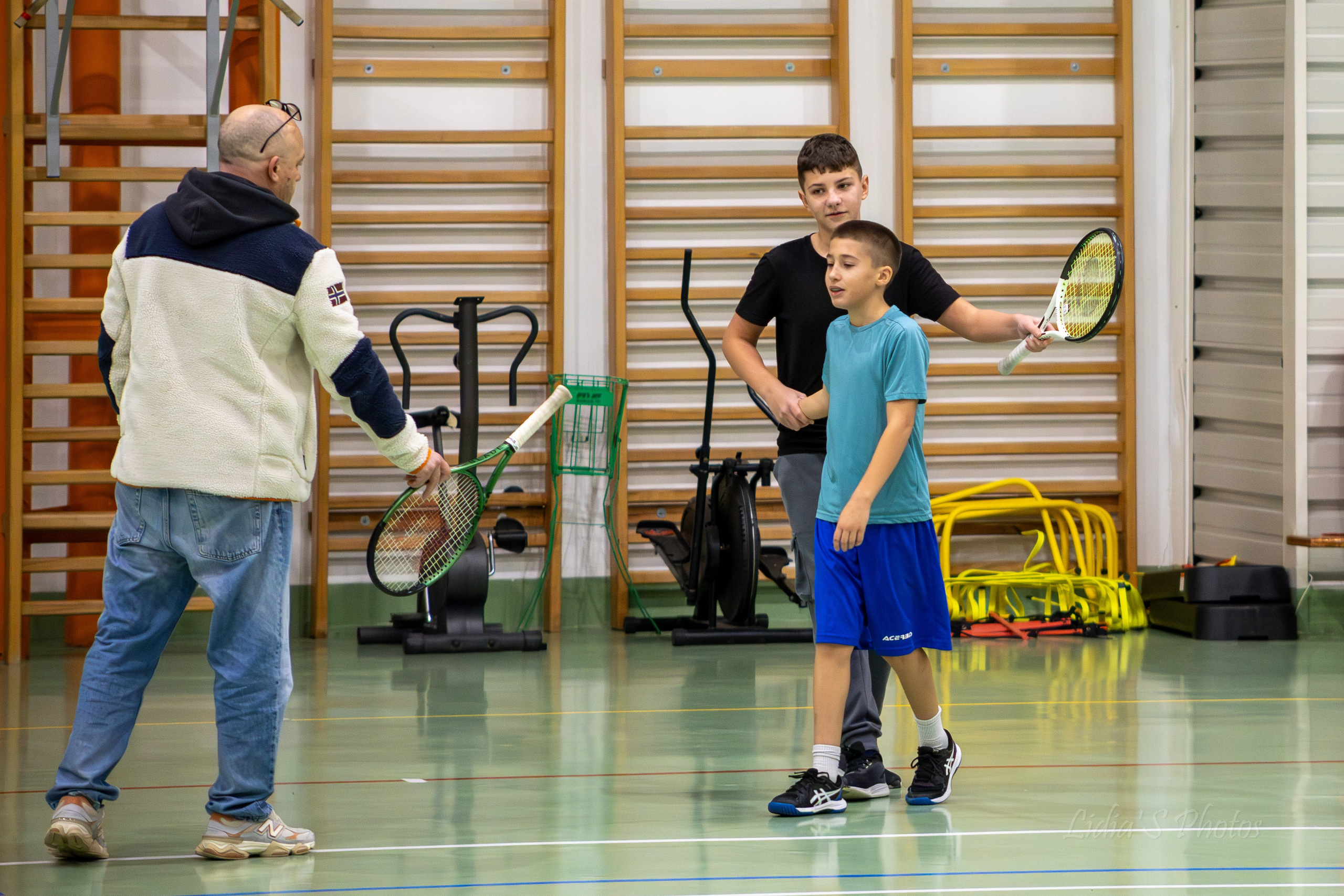 Turneu tenis de camp în sală. Fotograf. Lucrez cu oameni, produse și spații. Portret și fotografie creativă. Bacău, România. Lidia Savinoiu