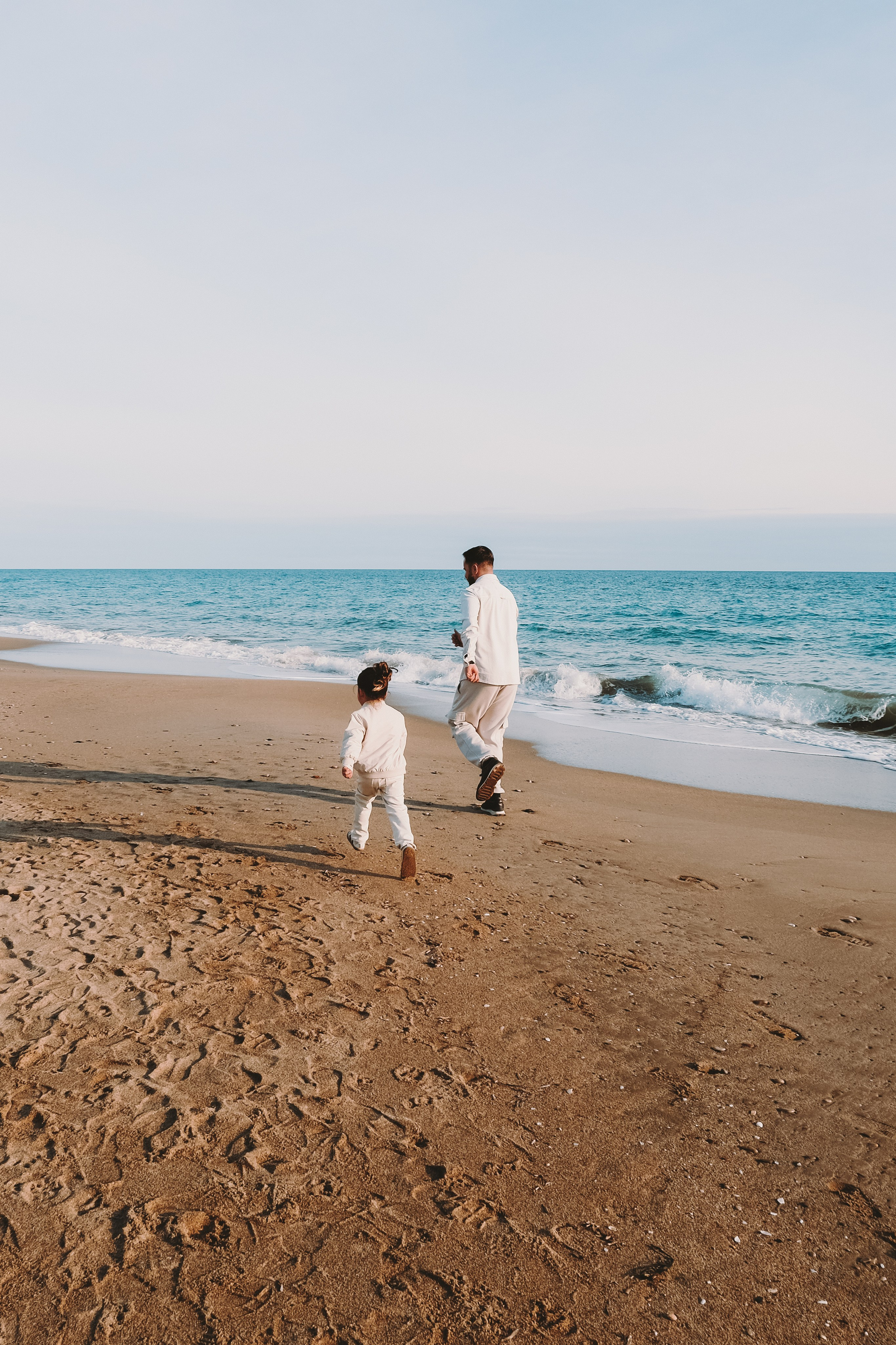 Sesión familiar embarazo. Fotografía profesional en Calafell - Elena Medvedeva