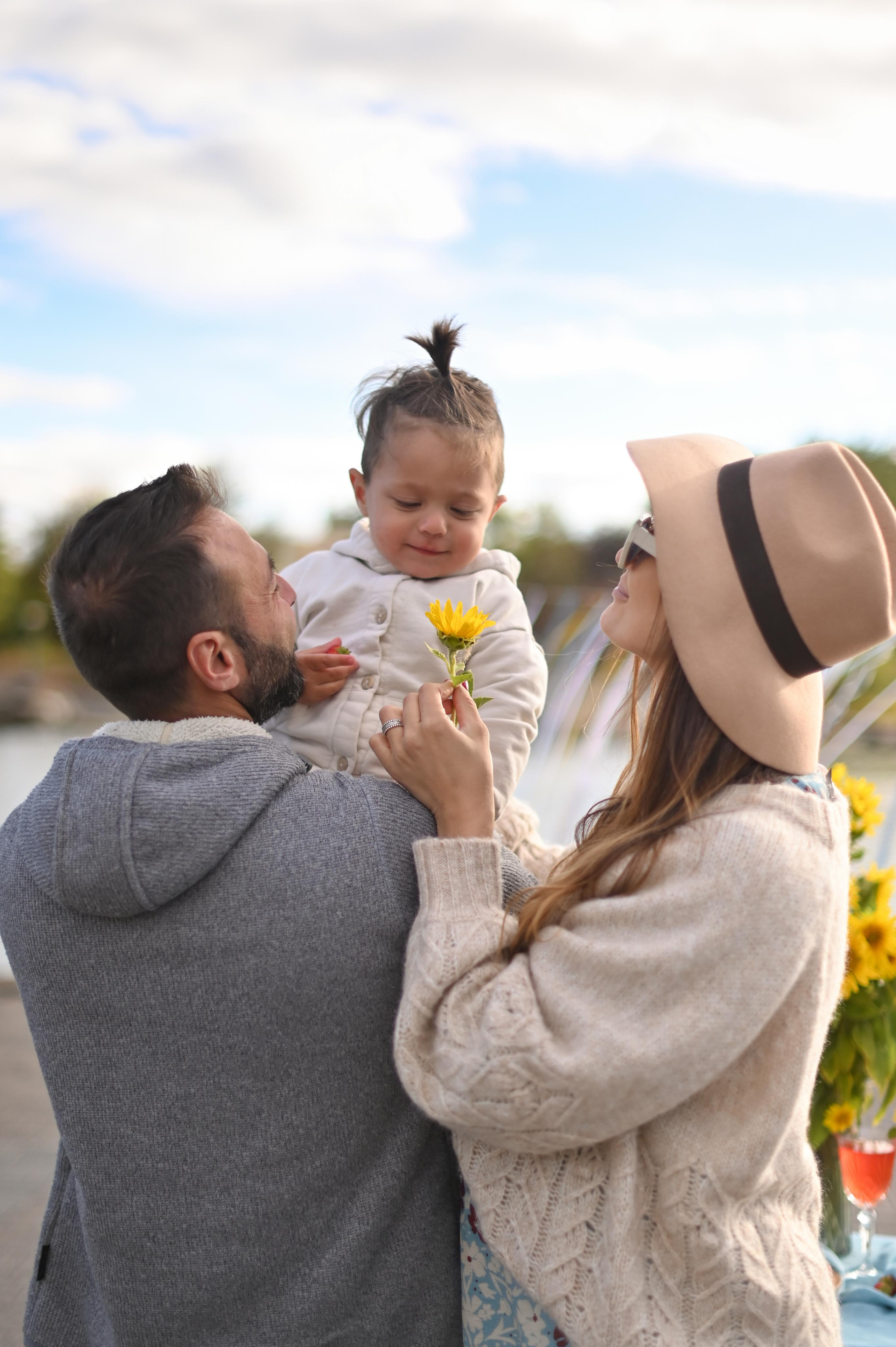 Семейная фотосессия с катером и ужином. Детский и семейный фотограф в финляндии дина пулкка. контент фотограф