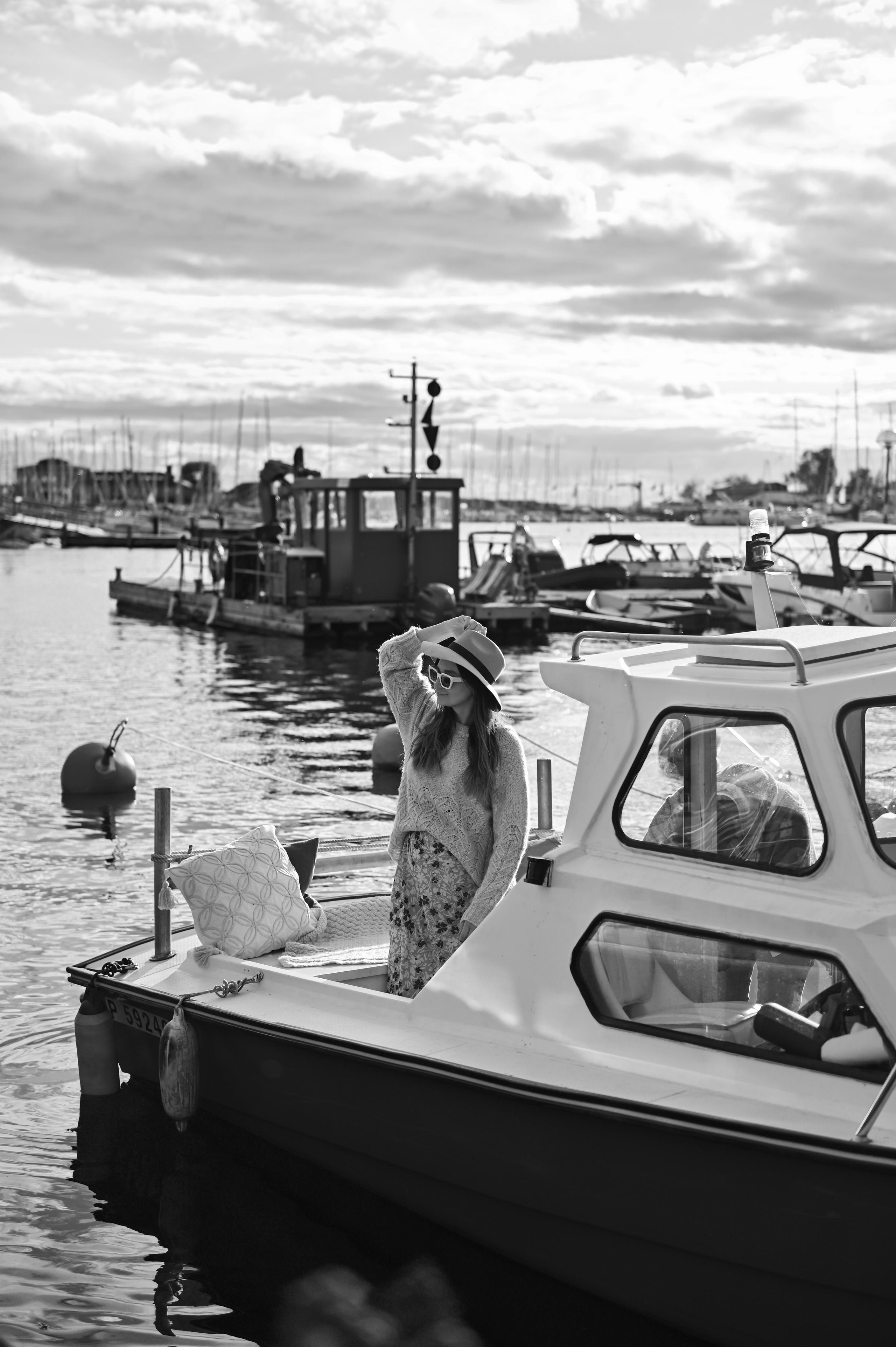 Семейная фотосессия с катером и ужином. Детский и семейный фотограф в финляндии дина пулкка. контент фотограф