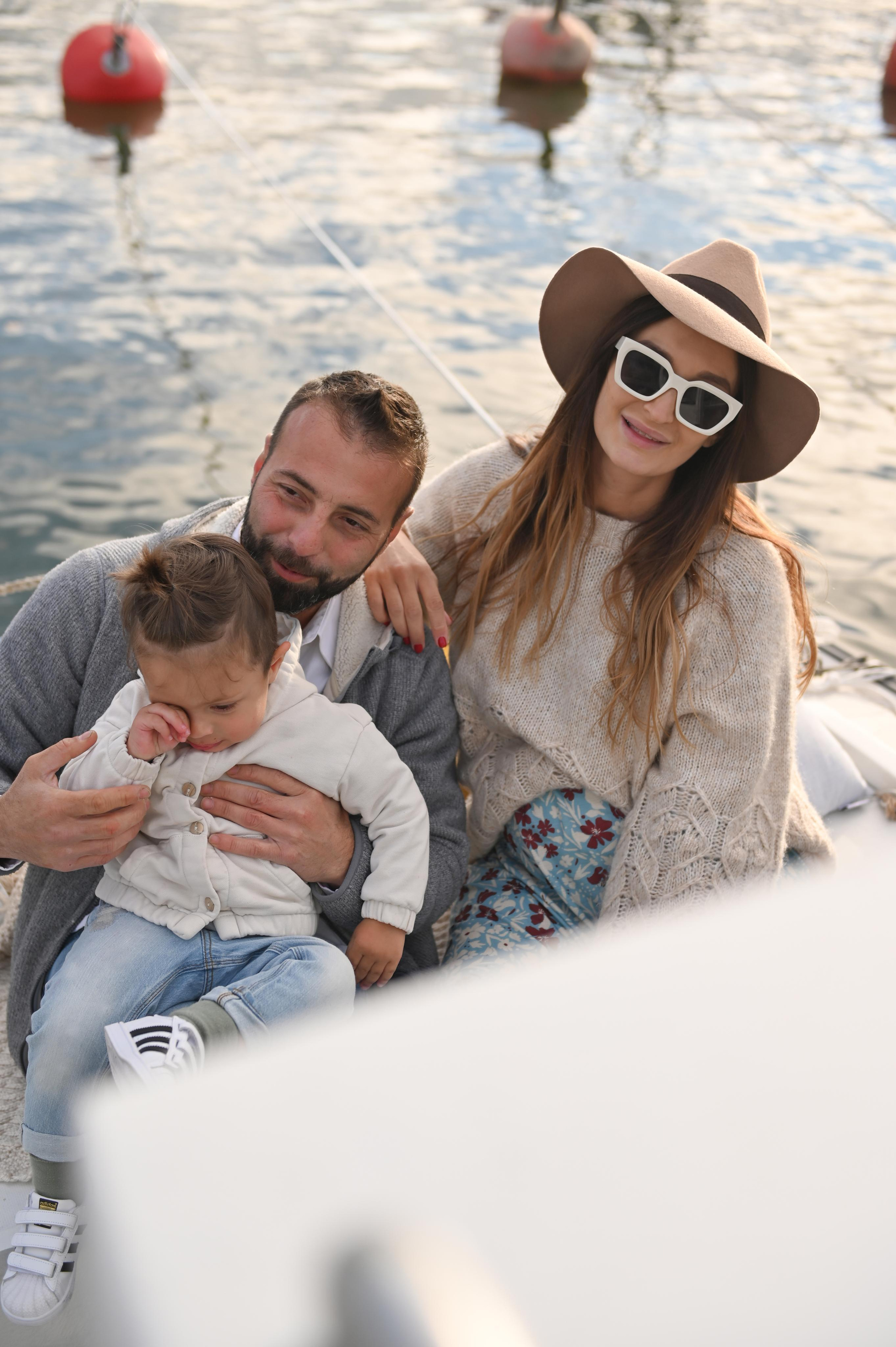 Семейная фотосессия с катером и ужином. Детский и семейный фотограф в финляндии дина пулкка. контент фотограф