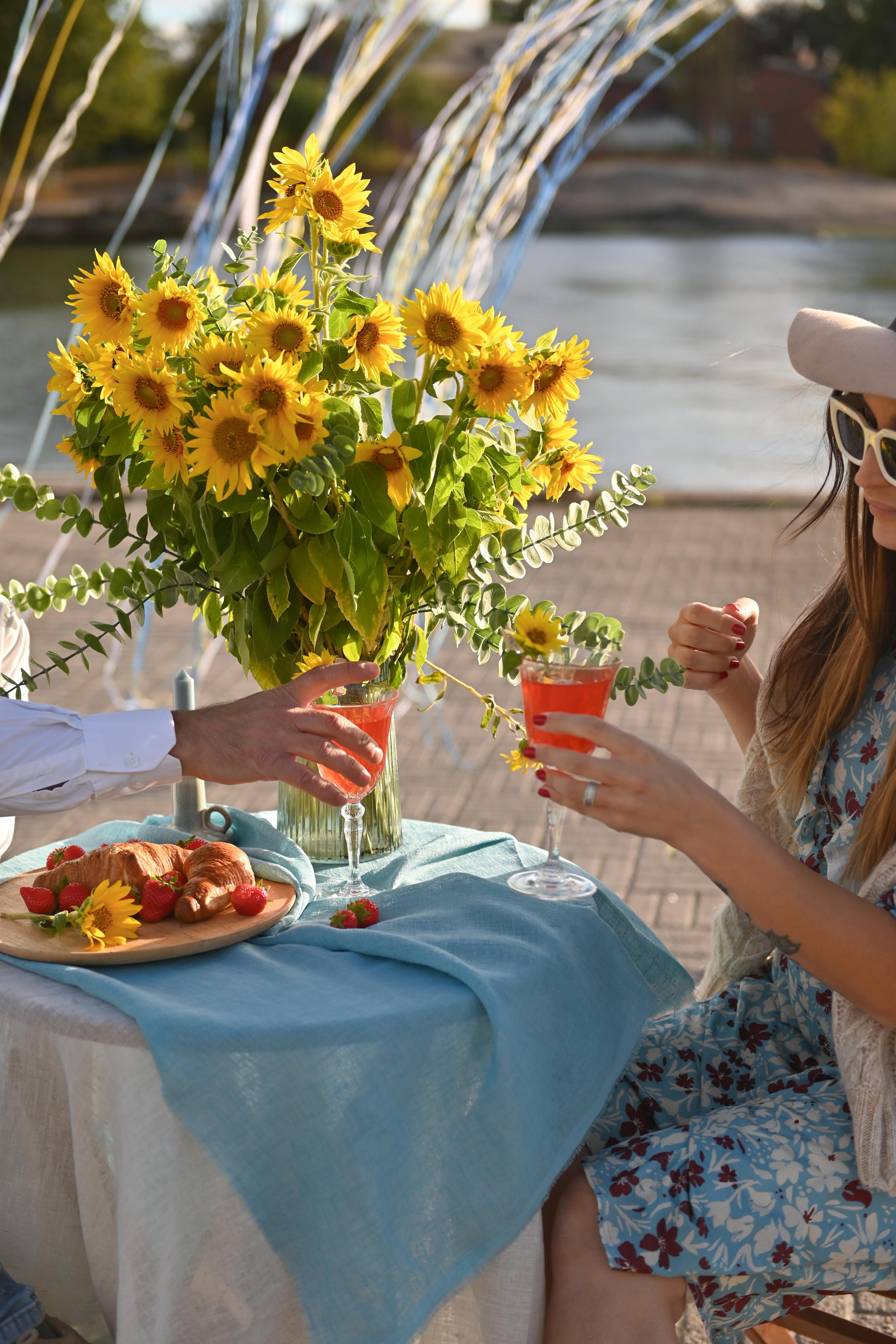 Семейная фотосессия с катером и ужином. Детский и семейный фотограф в финляндии дина пулкка. контент фотограф
