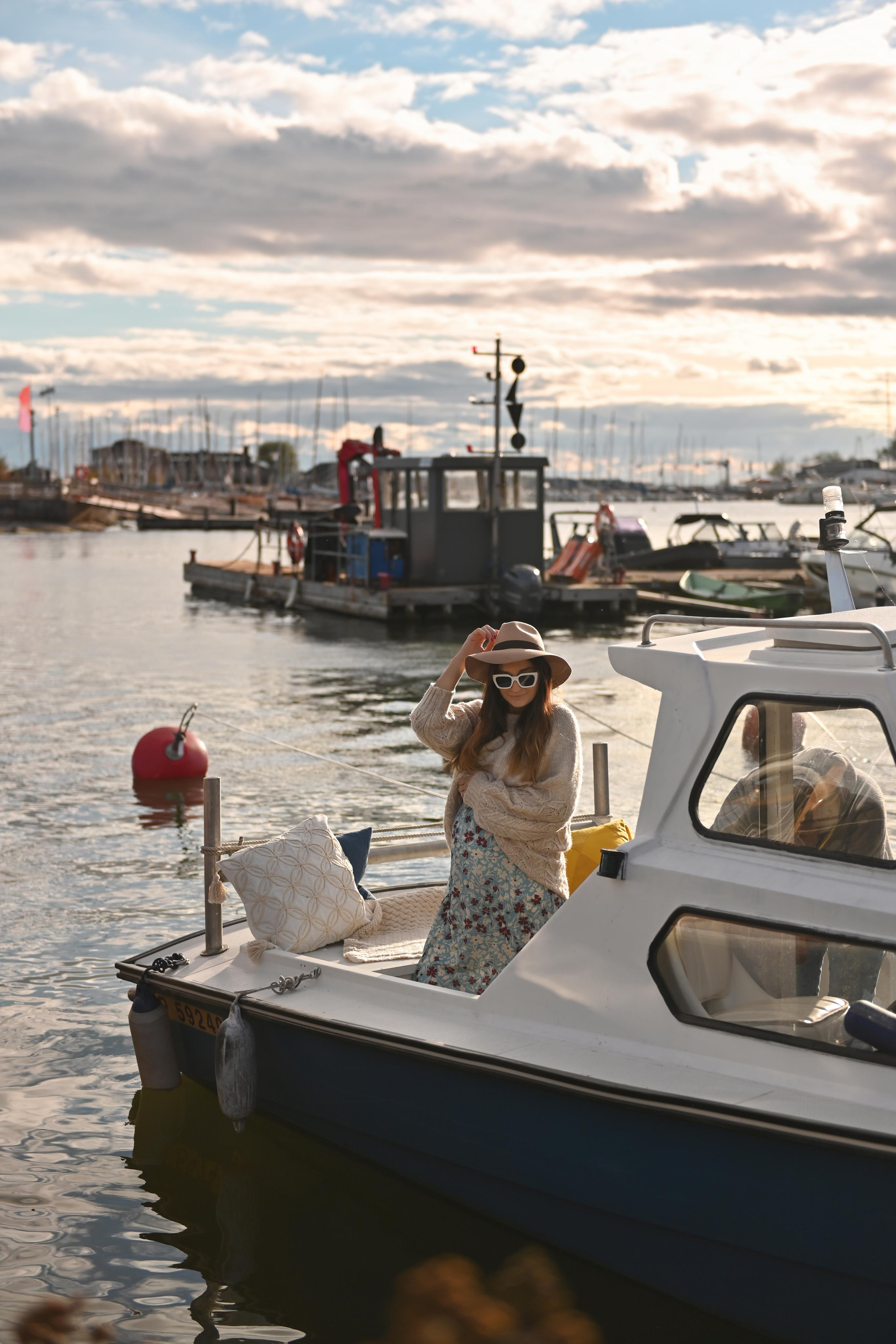 Семейная фотосессия с катером и ужином. Детский и семейный фотограф в финляндии дина пулкка. контент фотограф