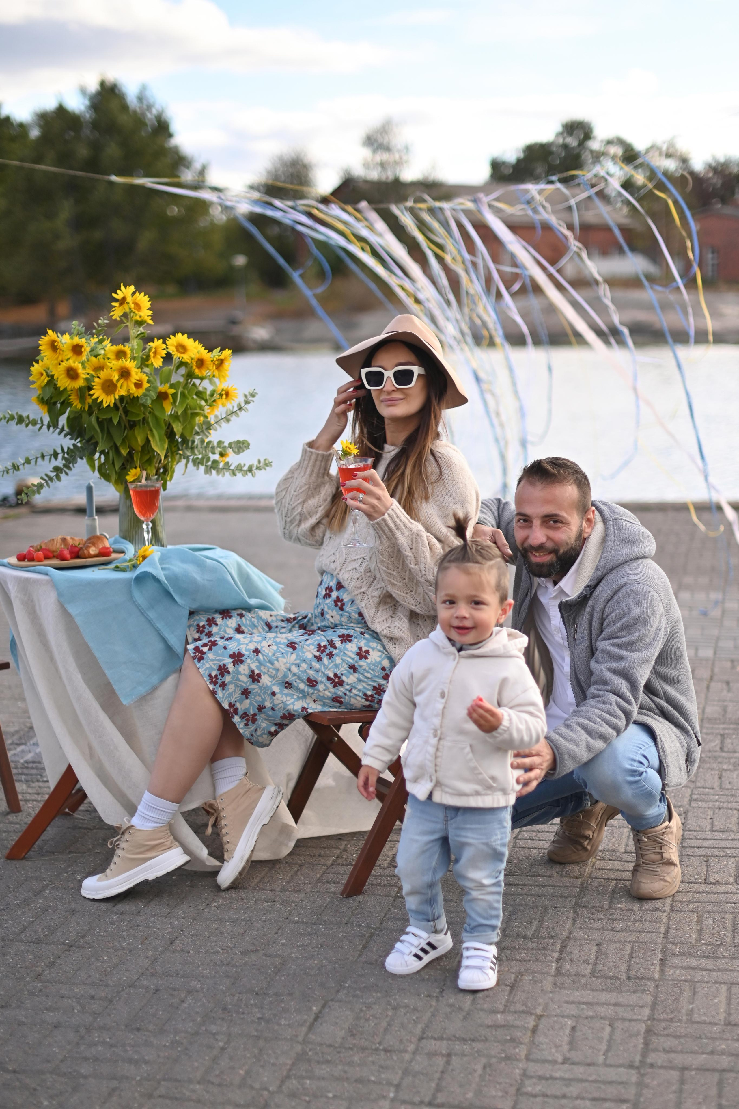Семейная фотосессия с катером и ужином. Детский и семейный фотограф в финляндии дина пулкка. контент фотограф