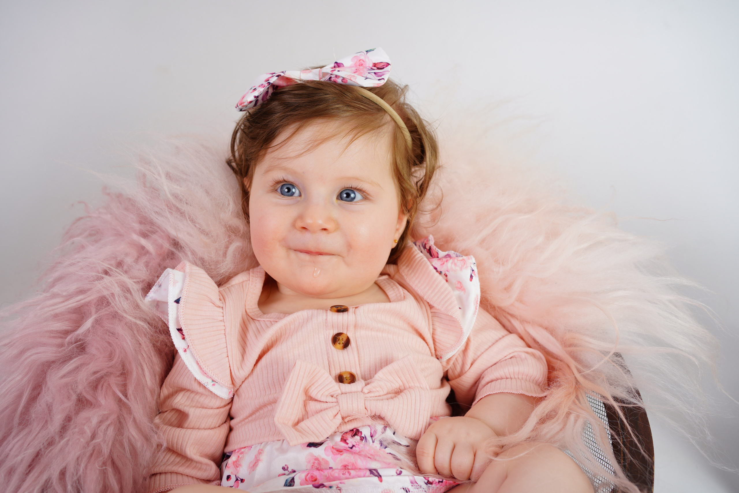 Liyana ½ Jahr. Neugeborenenfotografin und Retoucher in Augsburg Nastassia Schneider