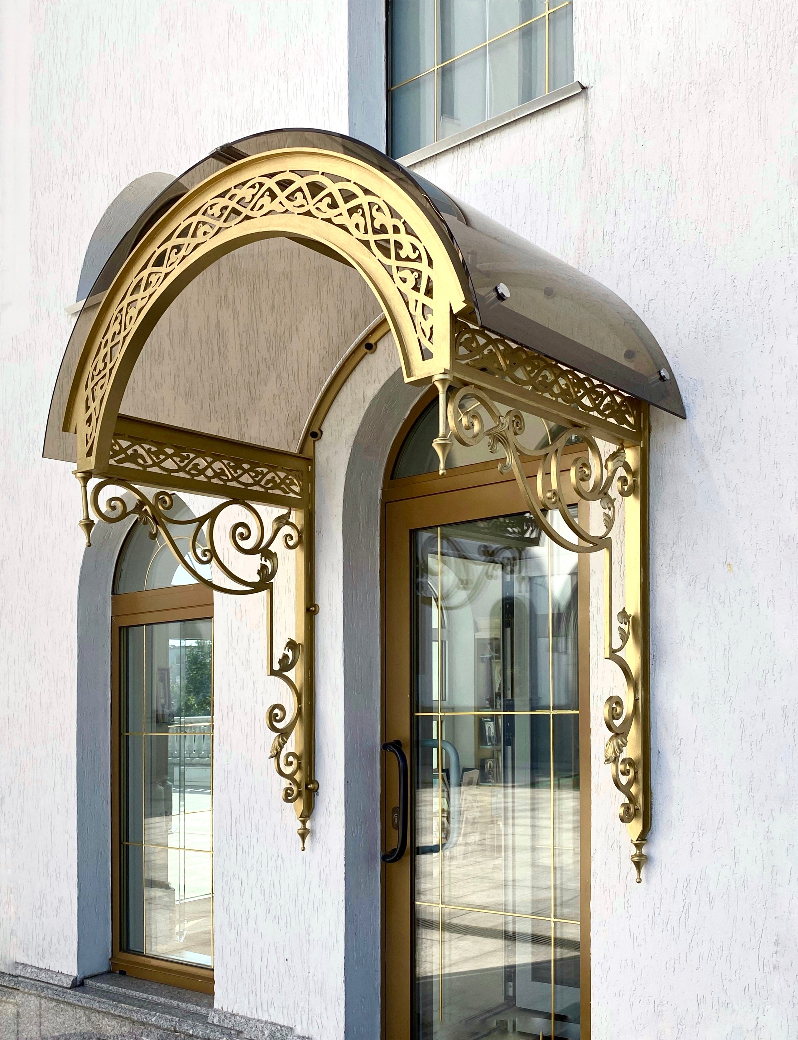 Козырьки Храма-памятника в честь Всех Святых. Скульптор кузнец Мария Тарлецкая