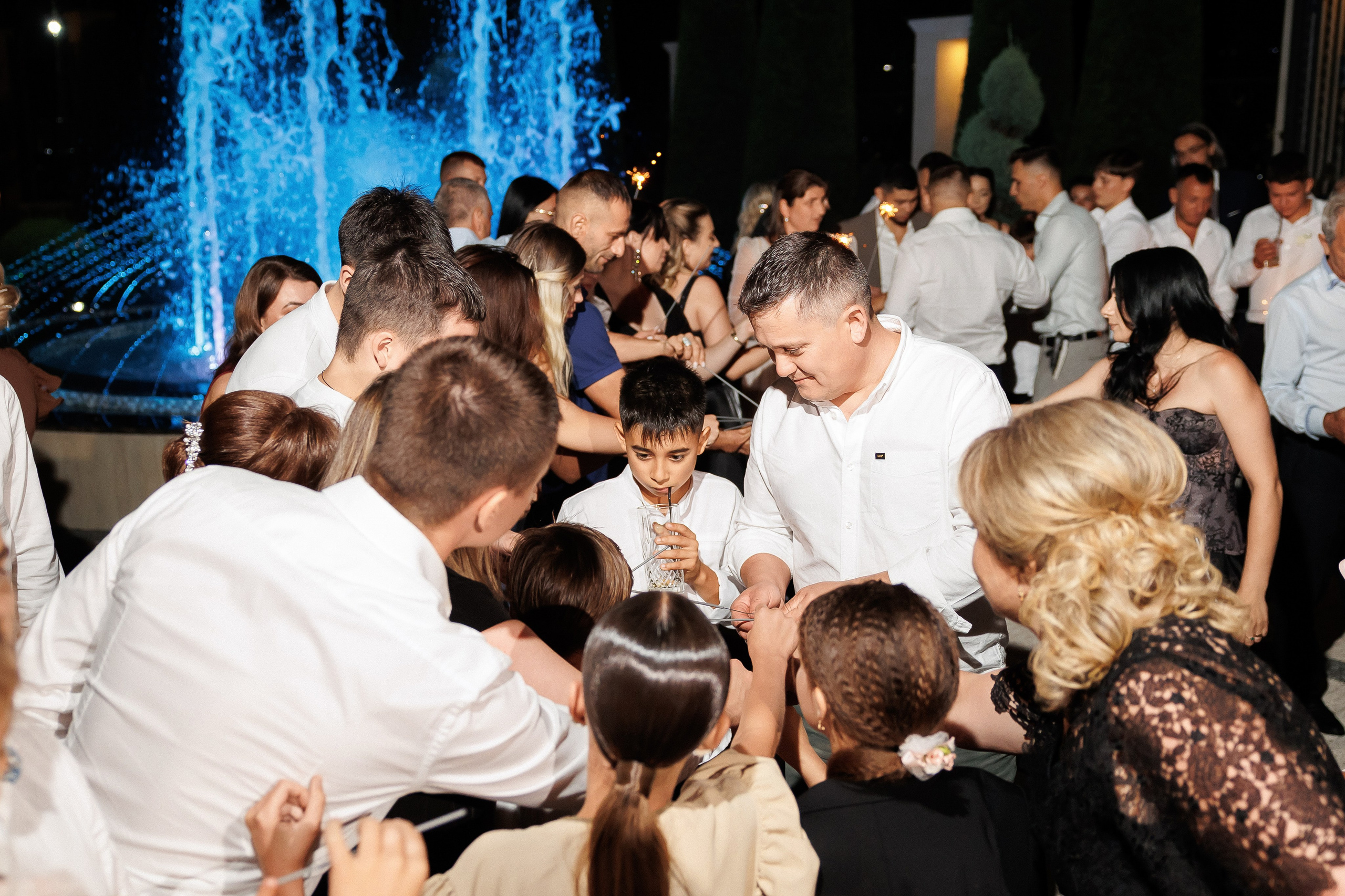 Eugen & Livia — Grand Elysee — Wedding Day. Servicii Foto și Video 067188353