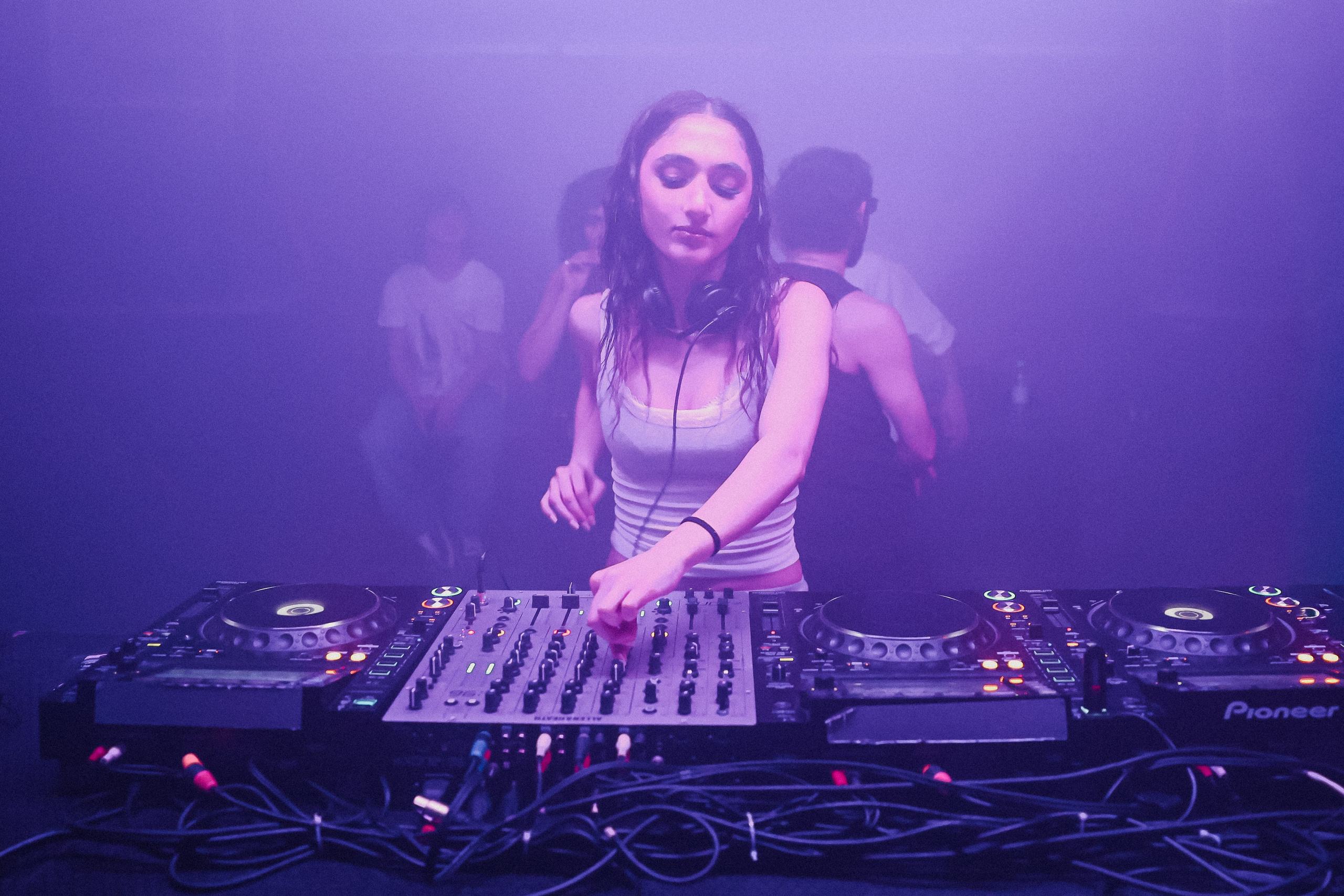Event reportage (WHATISGOINGON x HOW). Asmikiam