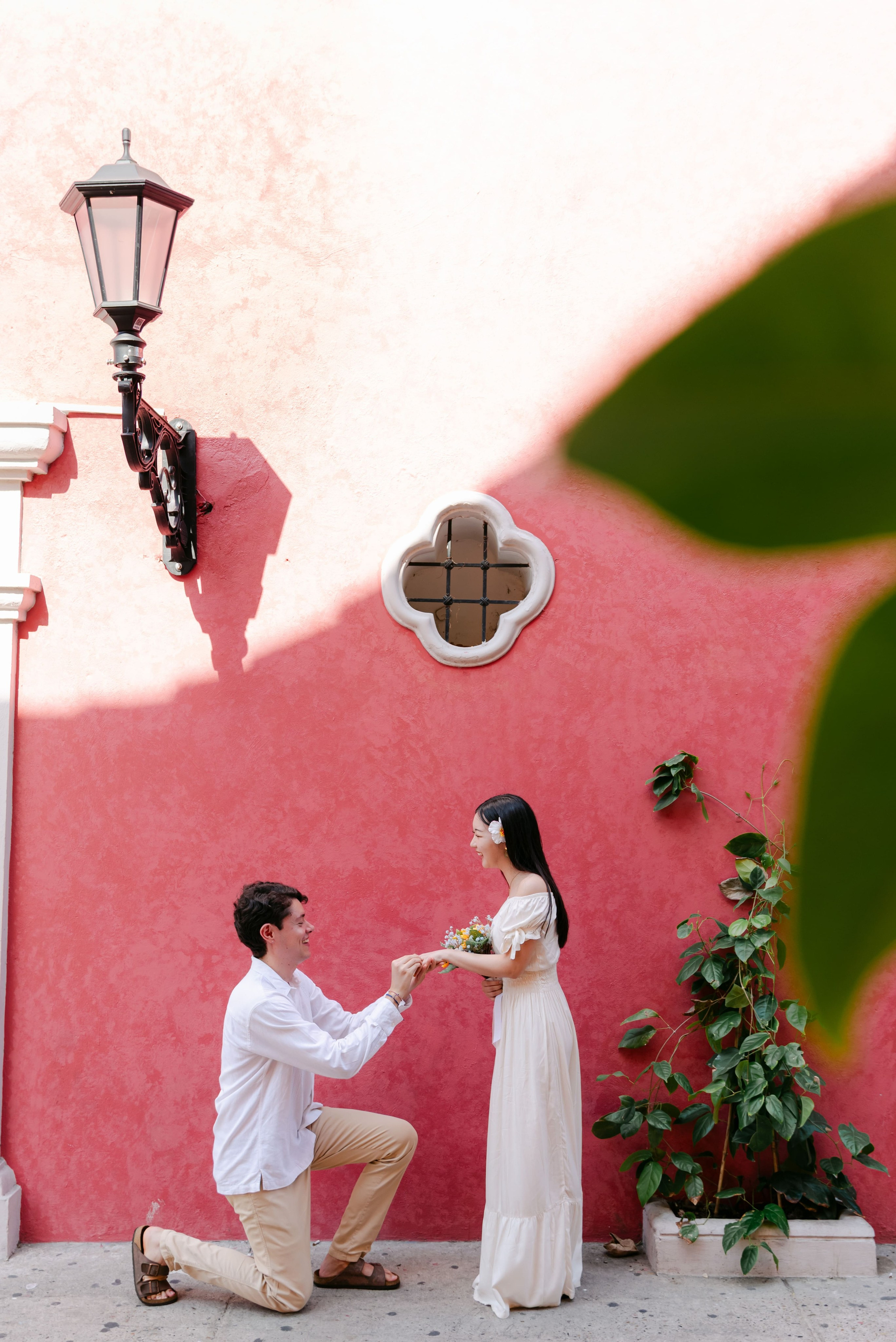 Preboda destino en Cartagena | Sesión romántica Colombia – Japón. Fotógrafos de bodas en Barranquilla, Cartagena y Santa Marta | BanderArt