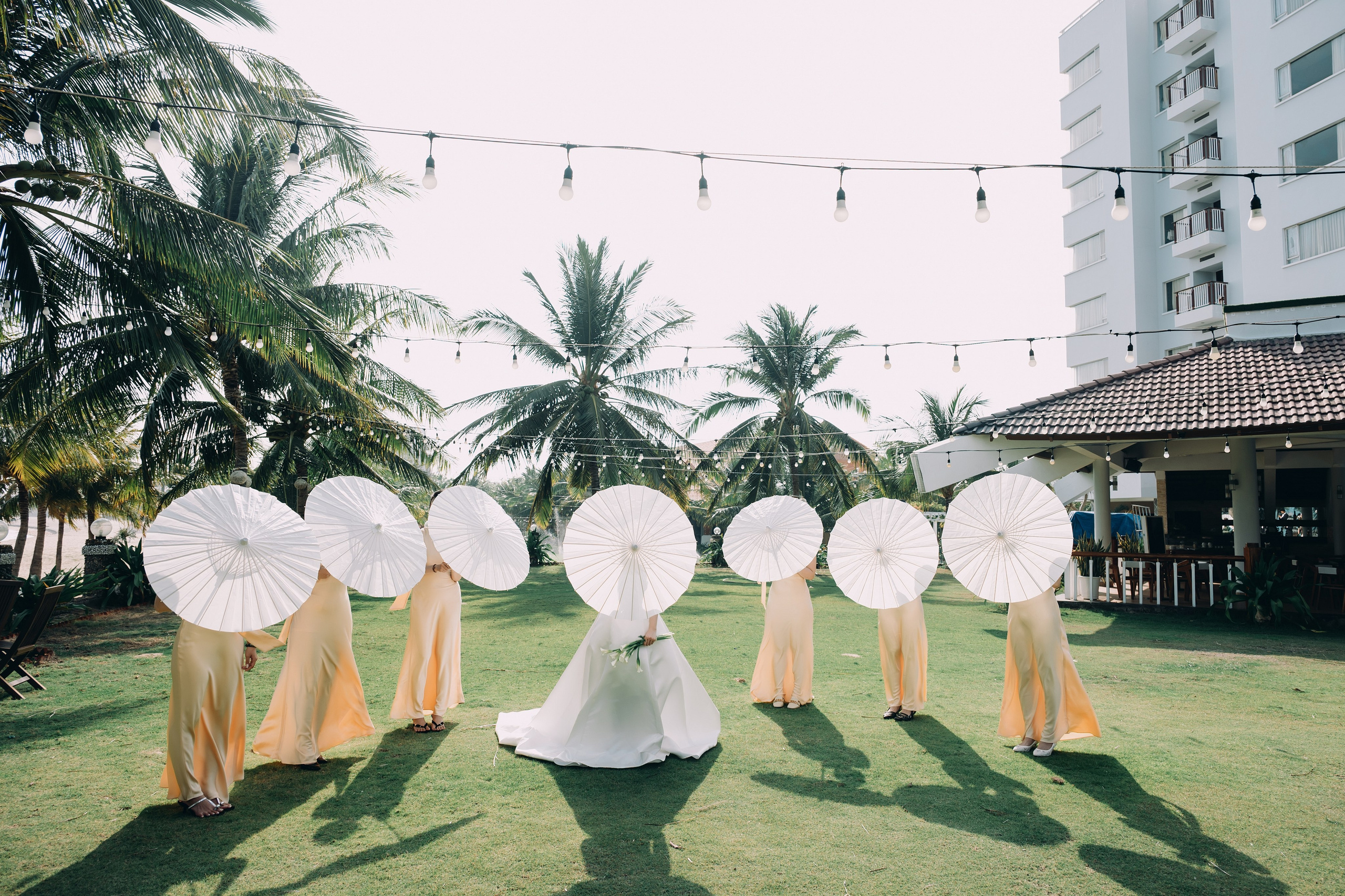 DIEU & THINH/Destination Wedding. Nhiếp ảnh gia đám cưới hàng đầu tại Thành Phố Hồ Chí Minh