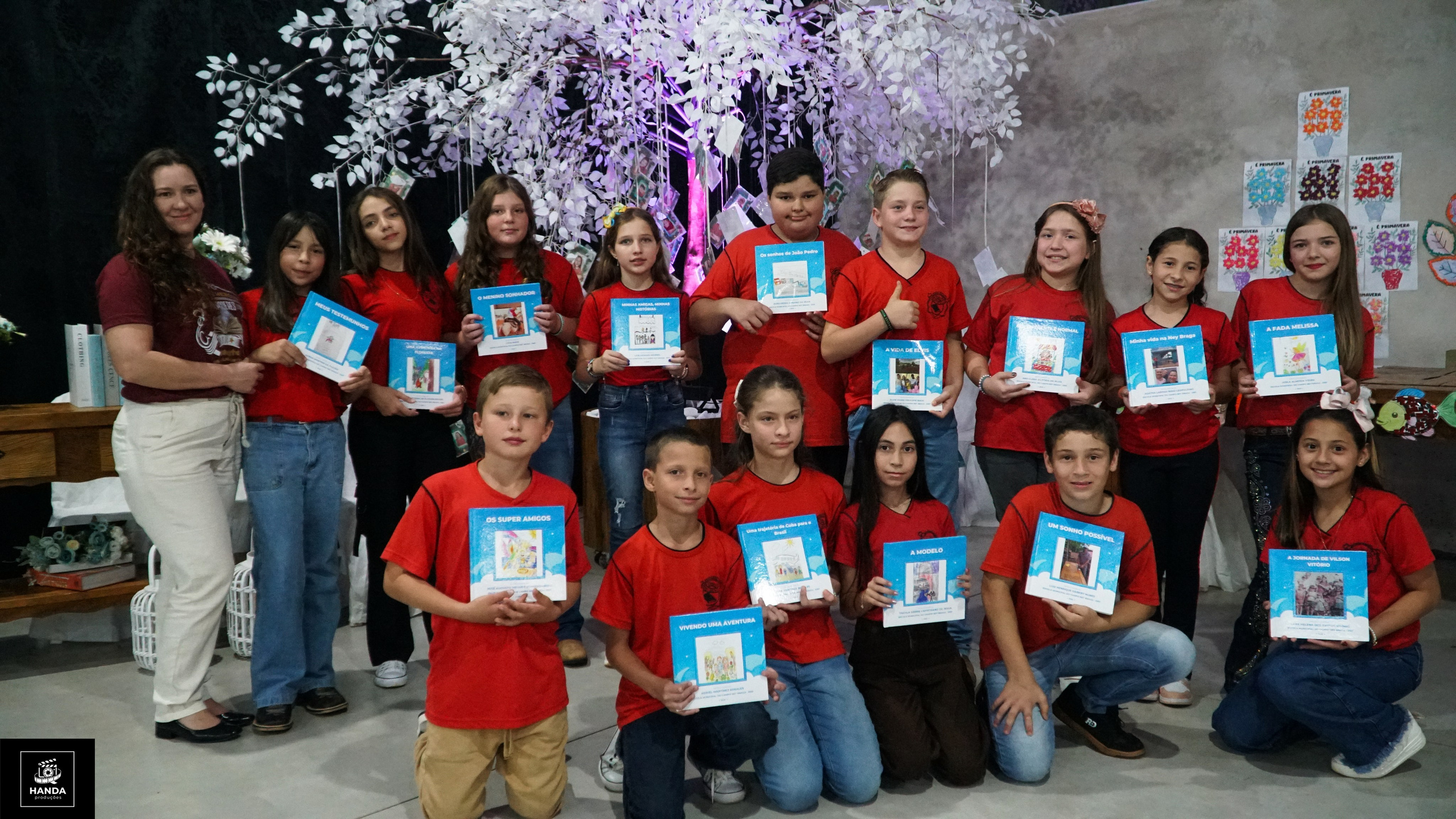 Noite autógrafos colégio Aurélio Buarque de Holanda. Handa Produções