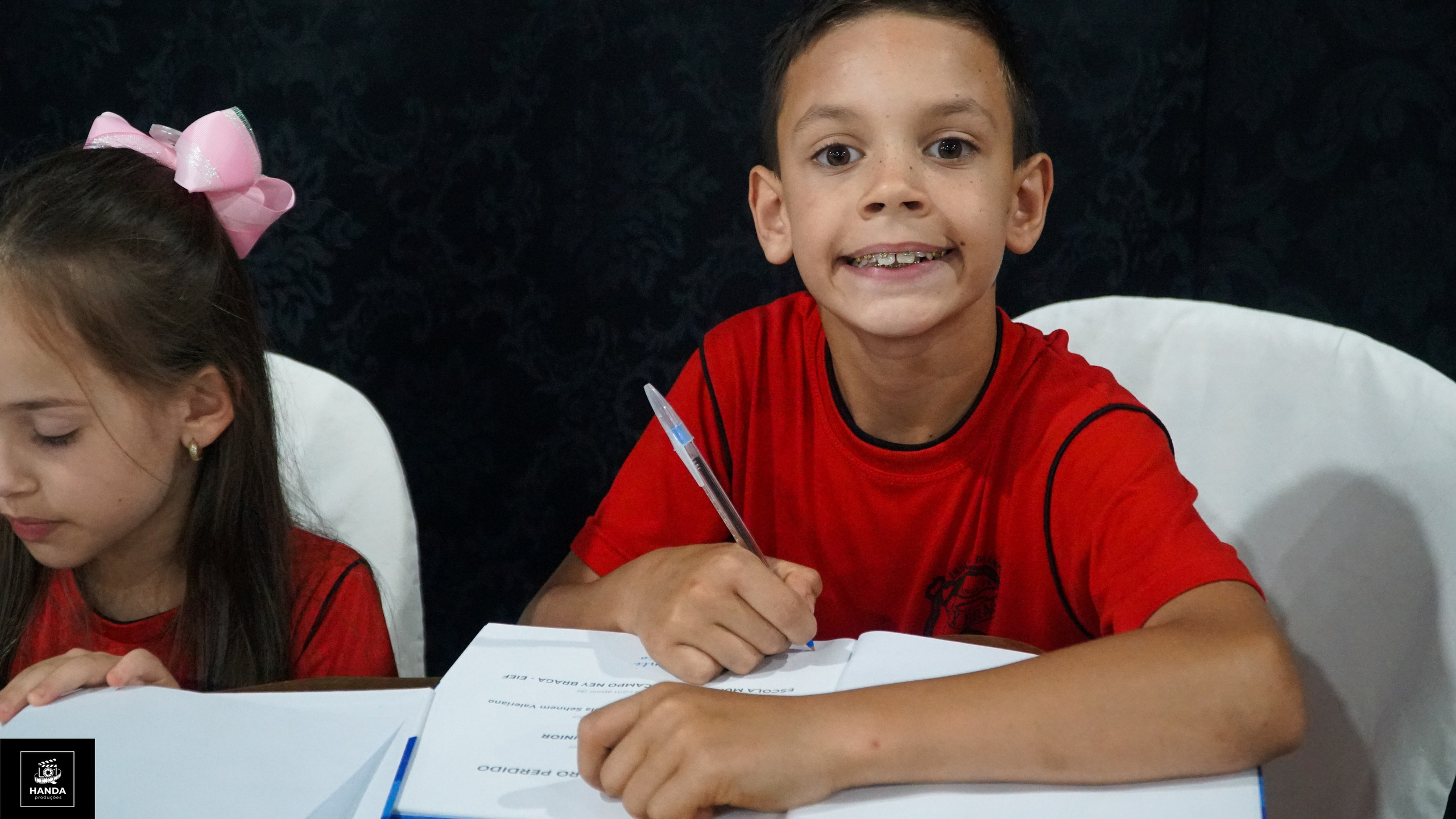 Noite autógrafos colégio Aurélio Buarque de Holanda. Handa Produções