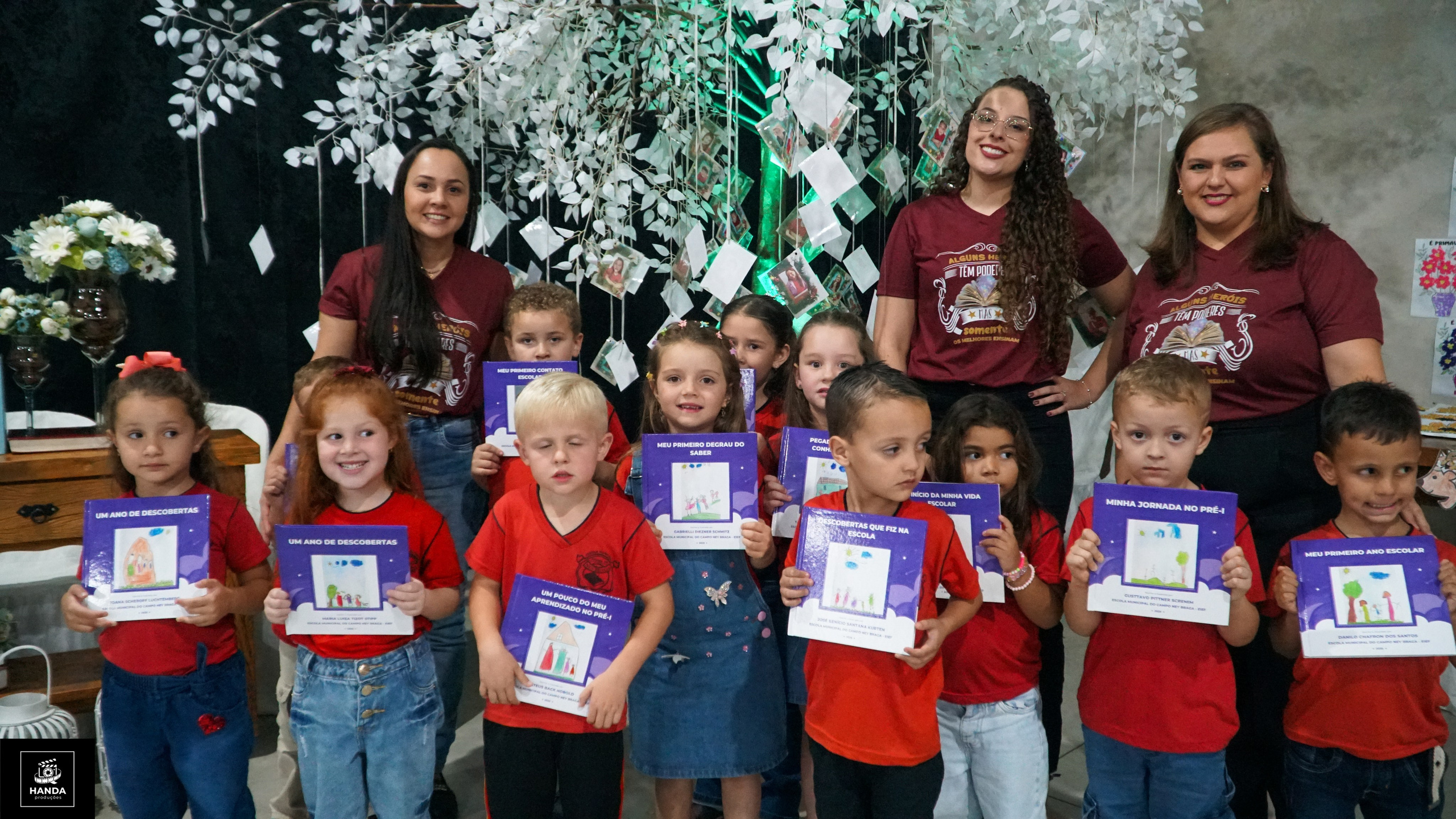 Noite autógrafos colégio Aurélio Buarque de Holanda. Handa Produções