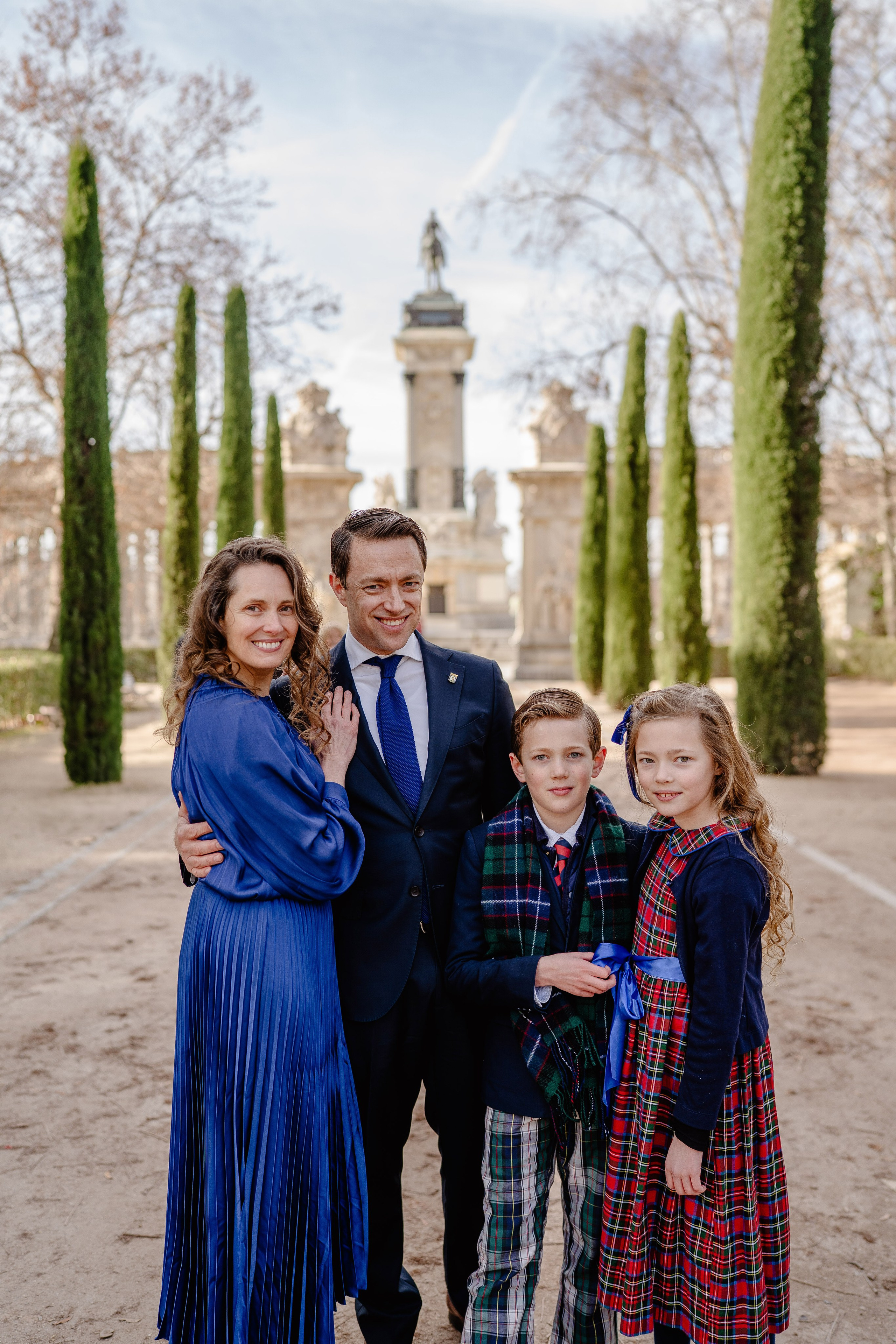 Family photoshoot in Retiro Park. Madrid Photographer for Proposals, Engagements & Families | Anya Petrova