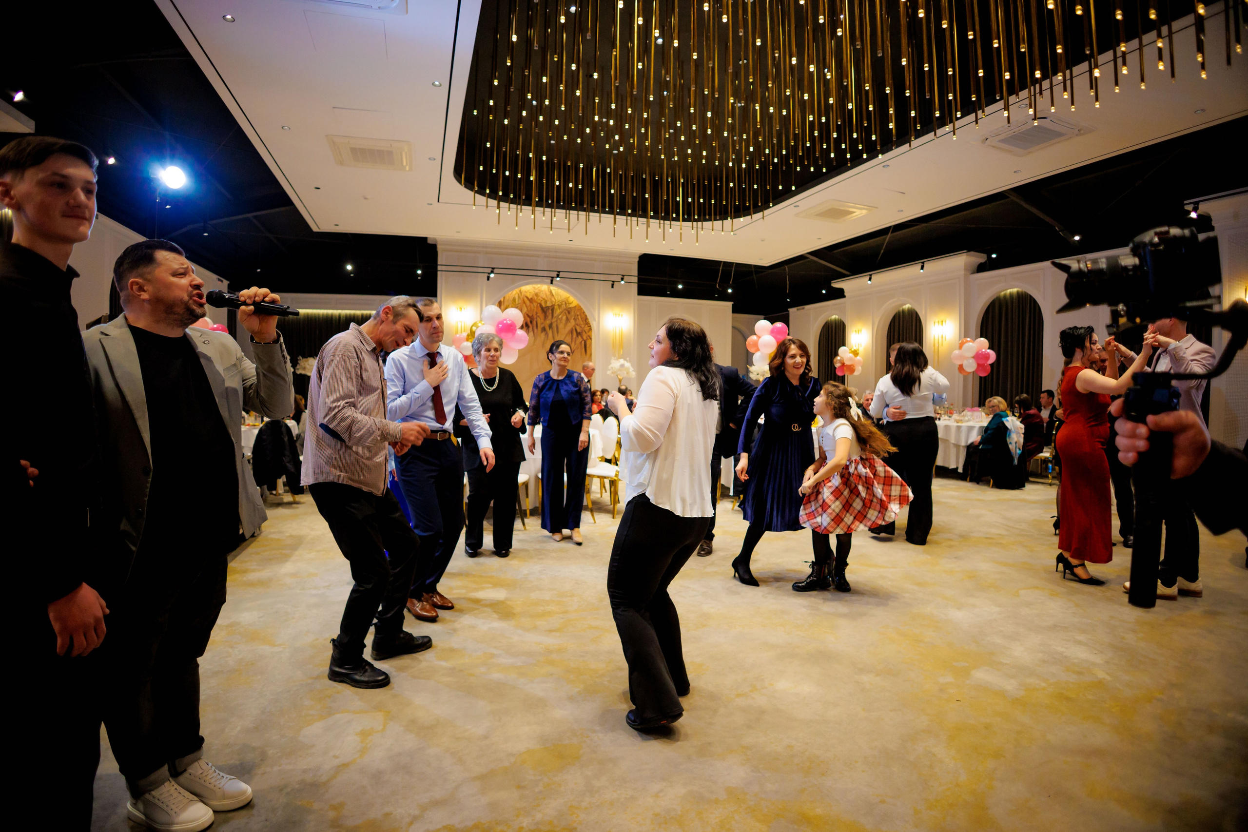 Povestea voastră, regizată de noi |Cristi Turculet Videograf Nuntă Suceava | wedding highlight. Servicii foto-video profesionale, pentru momente de neuitat