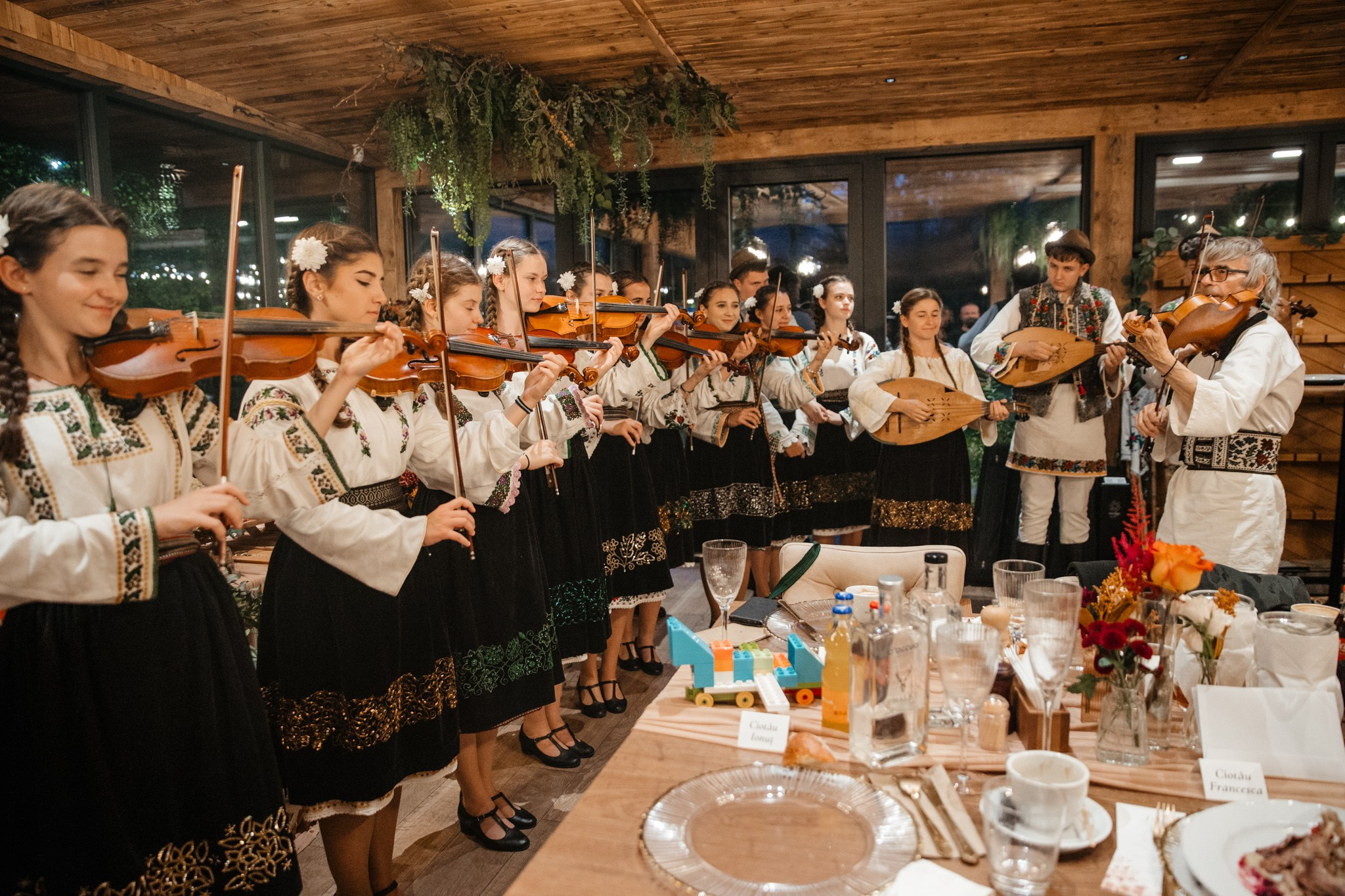 Nunta de Poveste la Sucevița: Cristi și Andreea. Servicii foto-video profesionale, pentru momente de neuitat