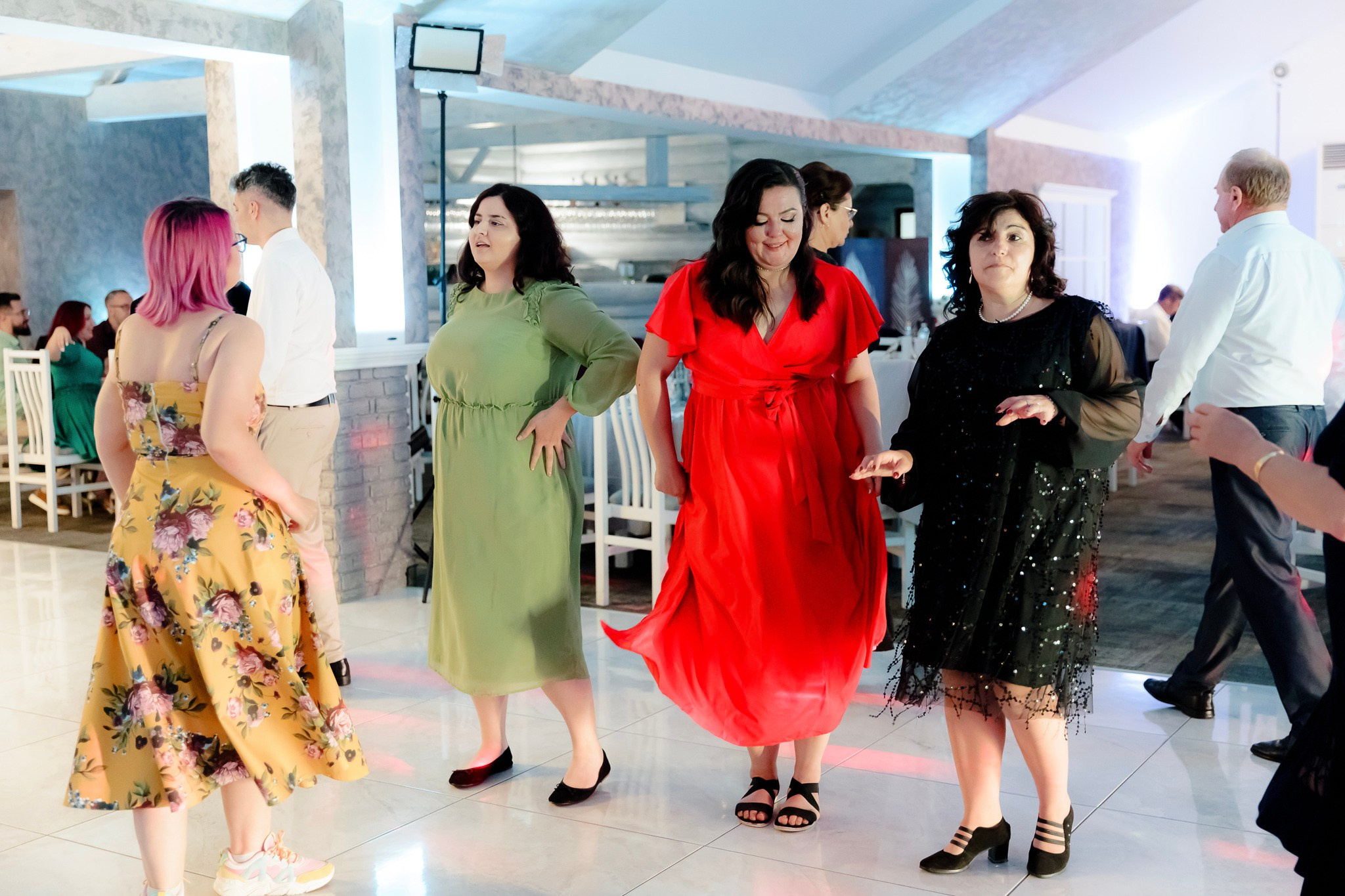 Ioana & Ionuț | Nuntă de poveste la Păstrăvăria Poiana din Mălini județul Suceava. Servicii foto-video profesionale, pentru momente de neuitat