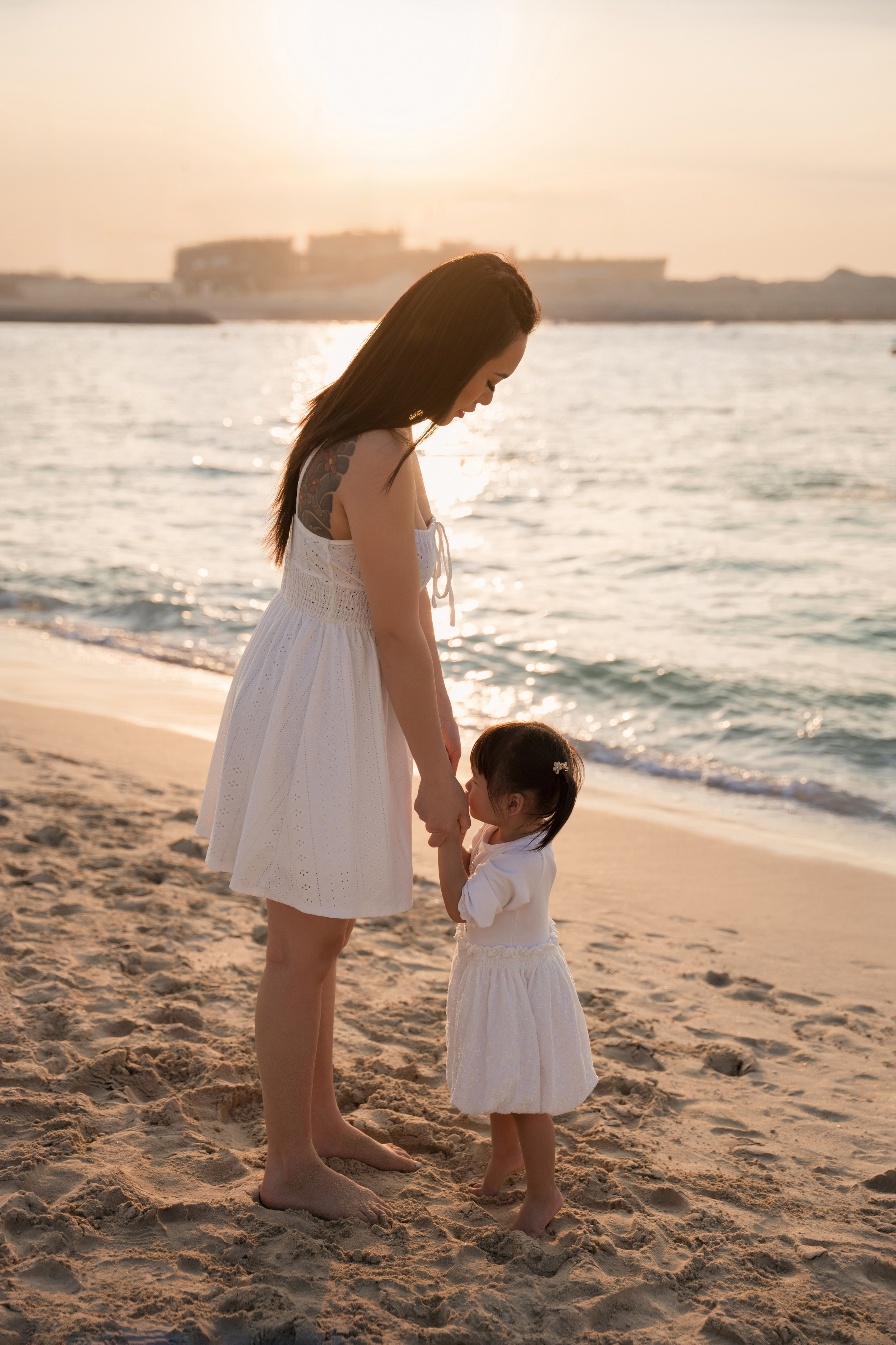 Sea breeze and giggles. Angela Iakovleva — Family Photographer in Dubai