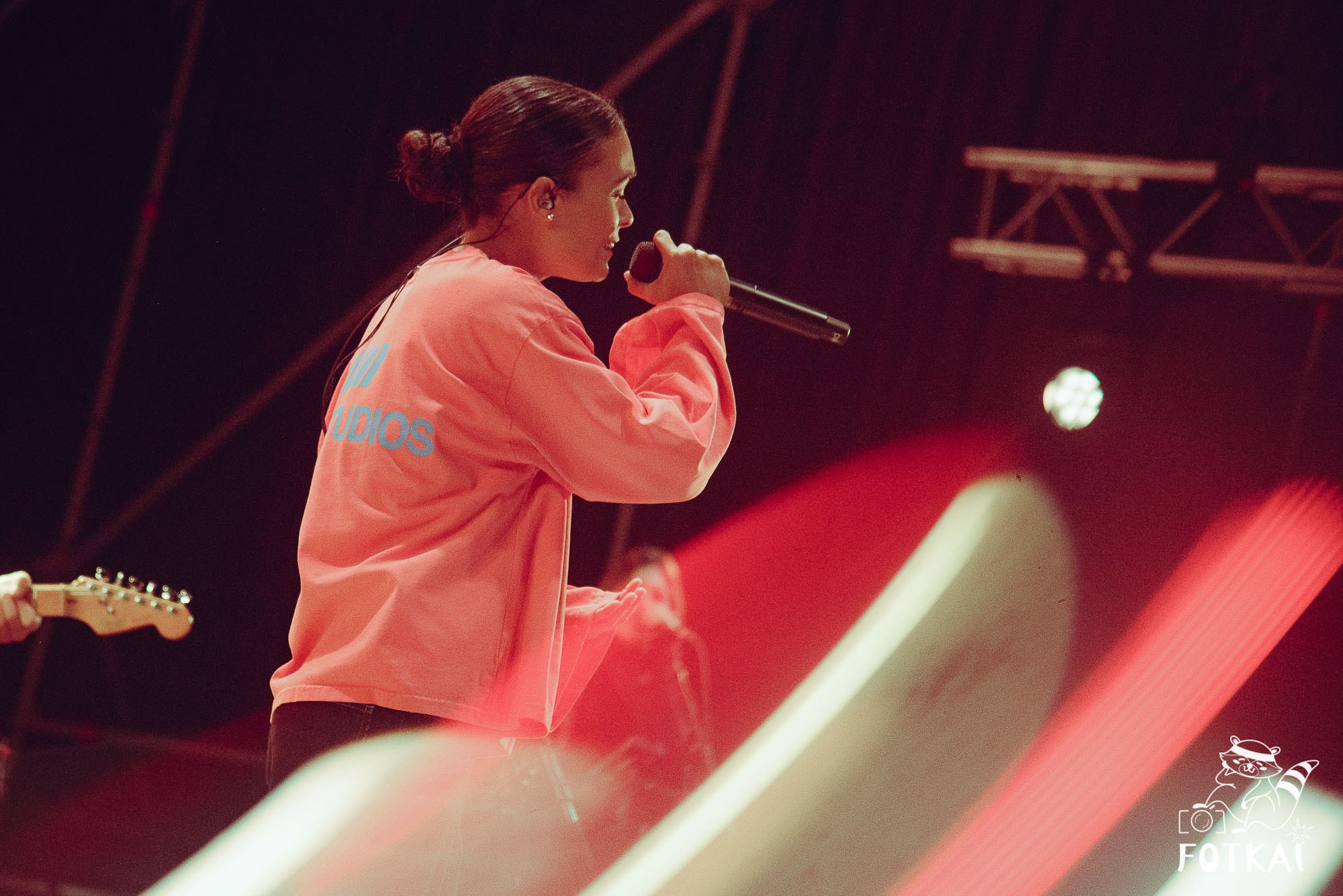 Marta Santos — Fotos del concierto en Alicante 2026: pop flamenco en El Muelle Live | FOTKAI