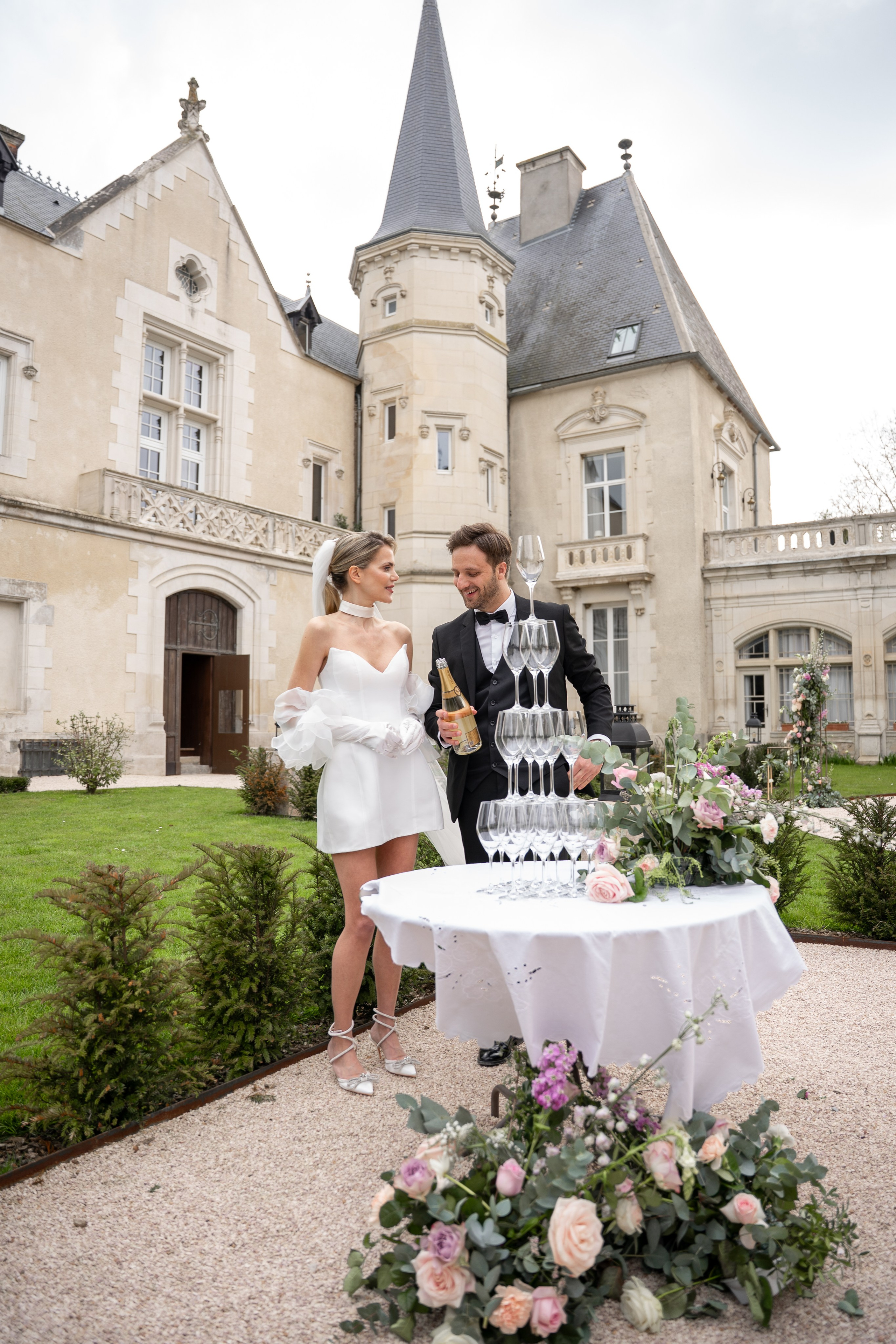 Chateau elopement inspiration. Wedding photographer in Paris Oksana Shum
